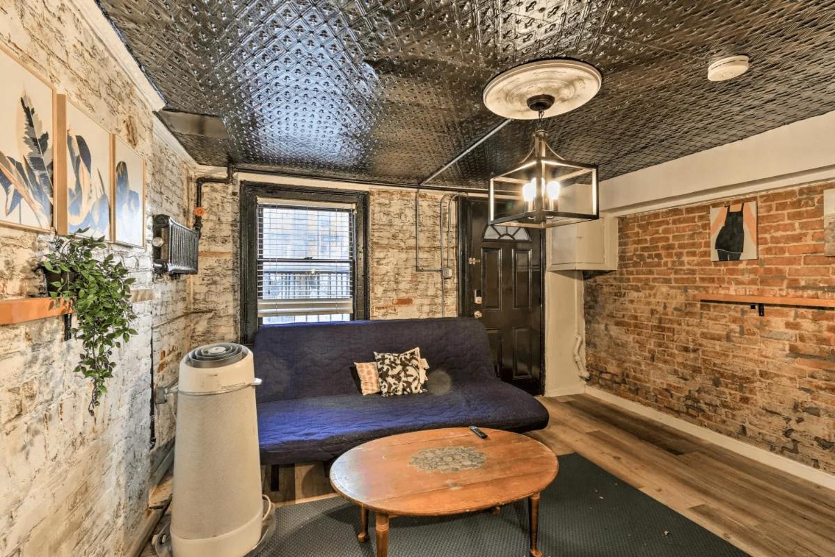 One-Bedroom House - Photo 22