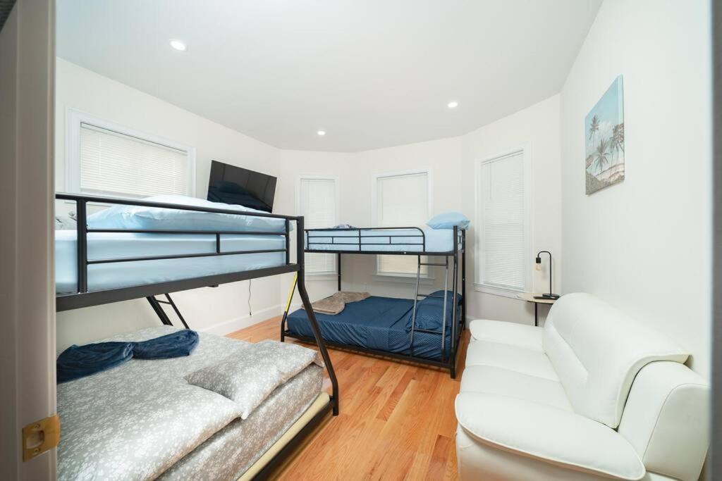 Three-Bedroom Apartment photo 3