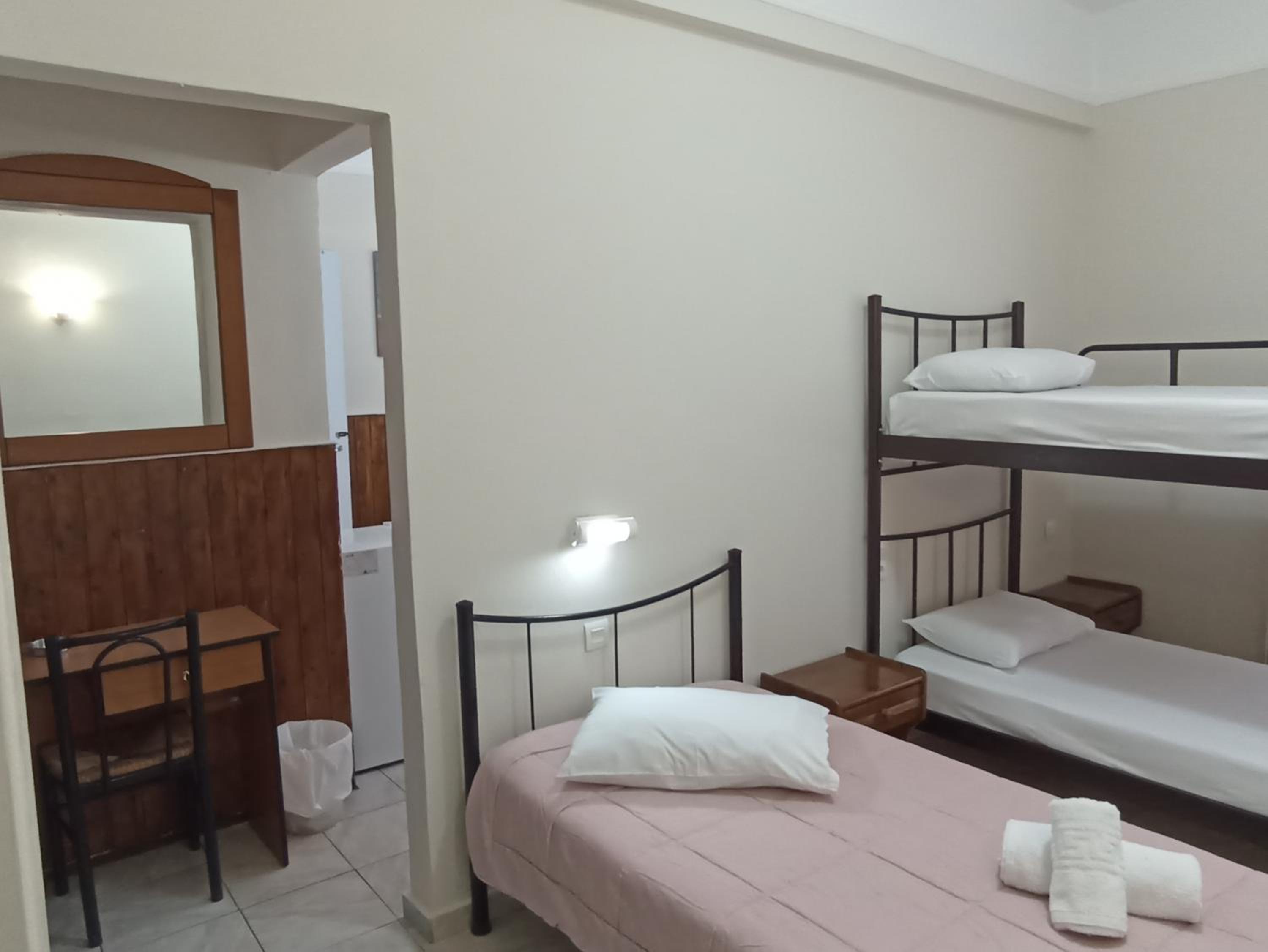 Quadruple Room with Bathroom photo 3