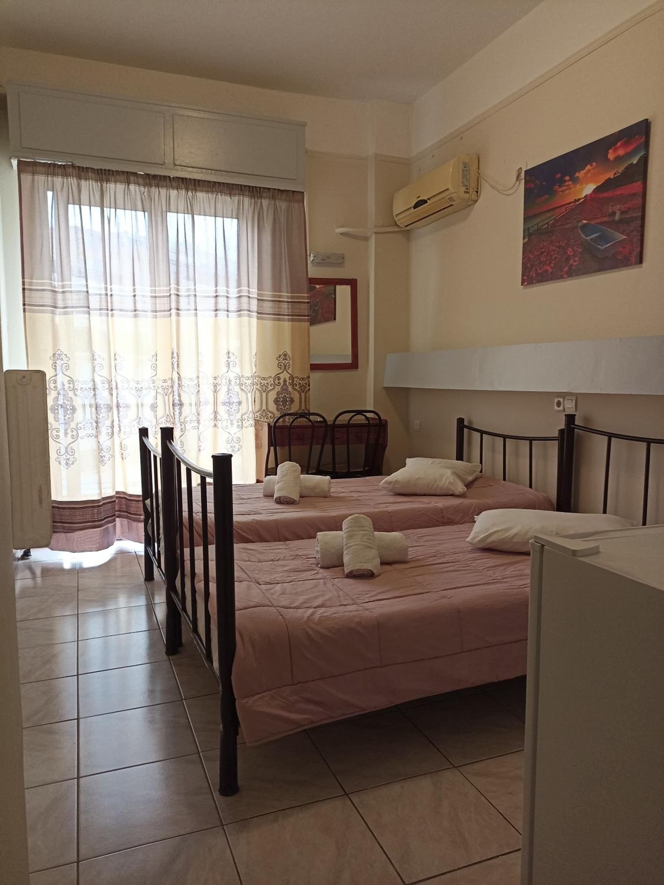 Twin Room with Private External Bathroom photo 3