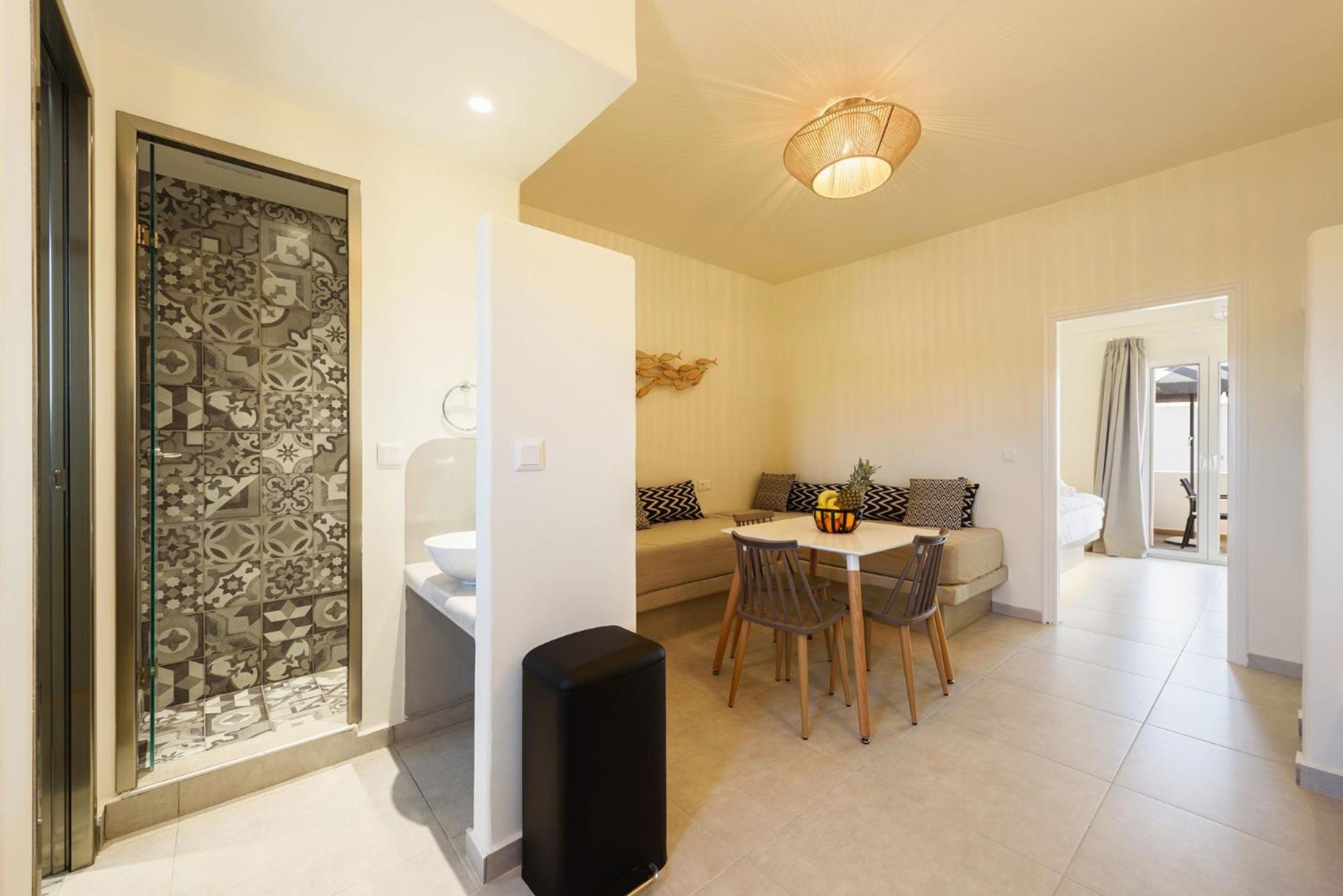 Junior Suite with Sea View and Outdoor Hot Tub - Photo 3