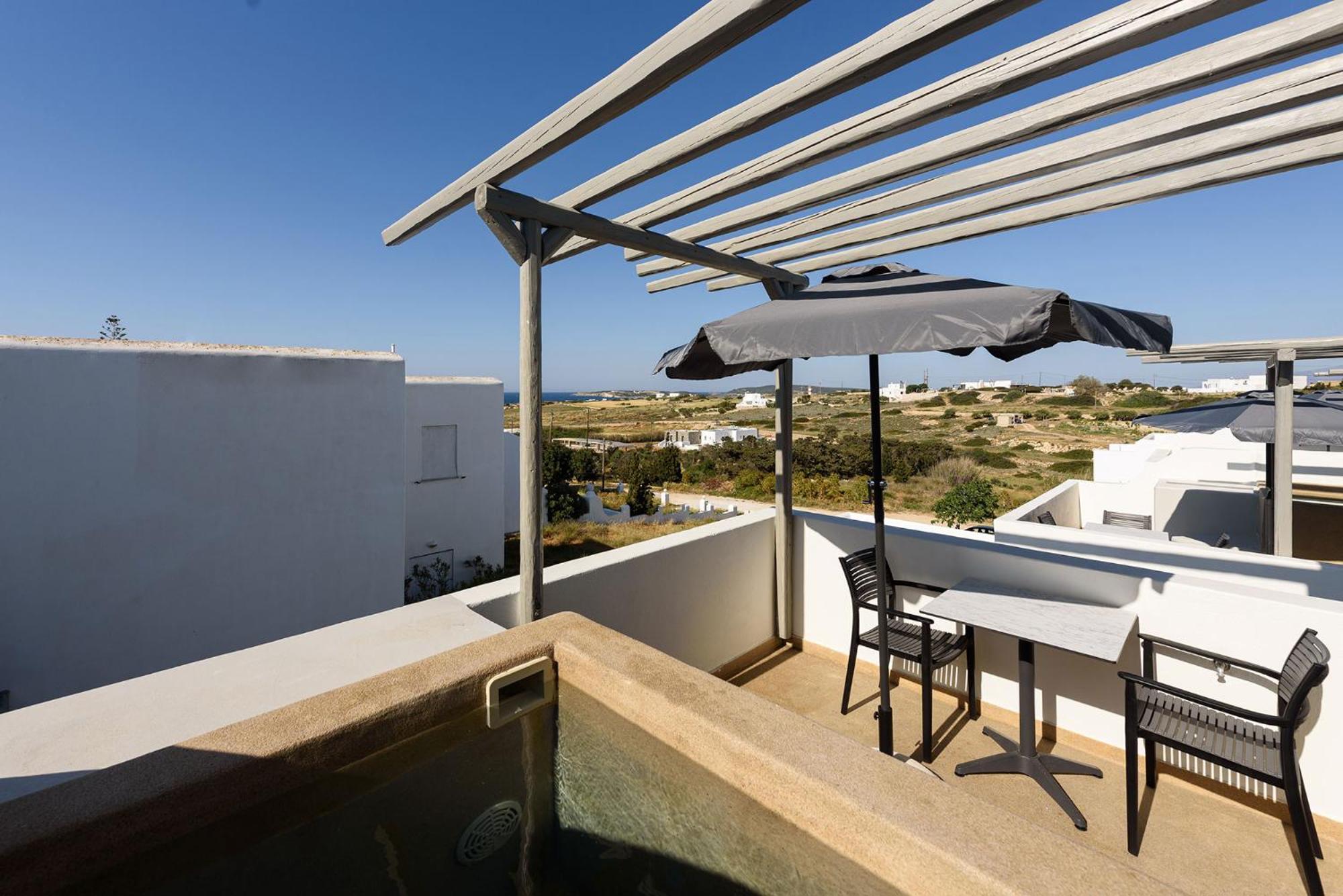 Junior Suite with Sea View and Outdoor Hot Tub - Photo 9