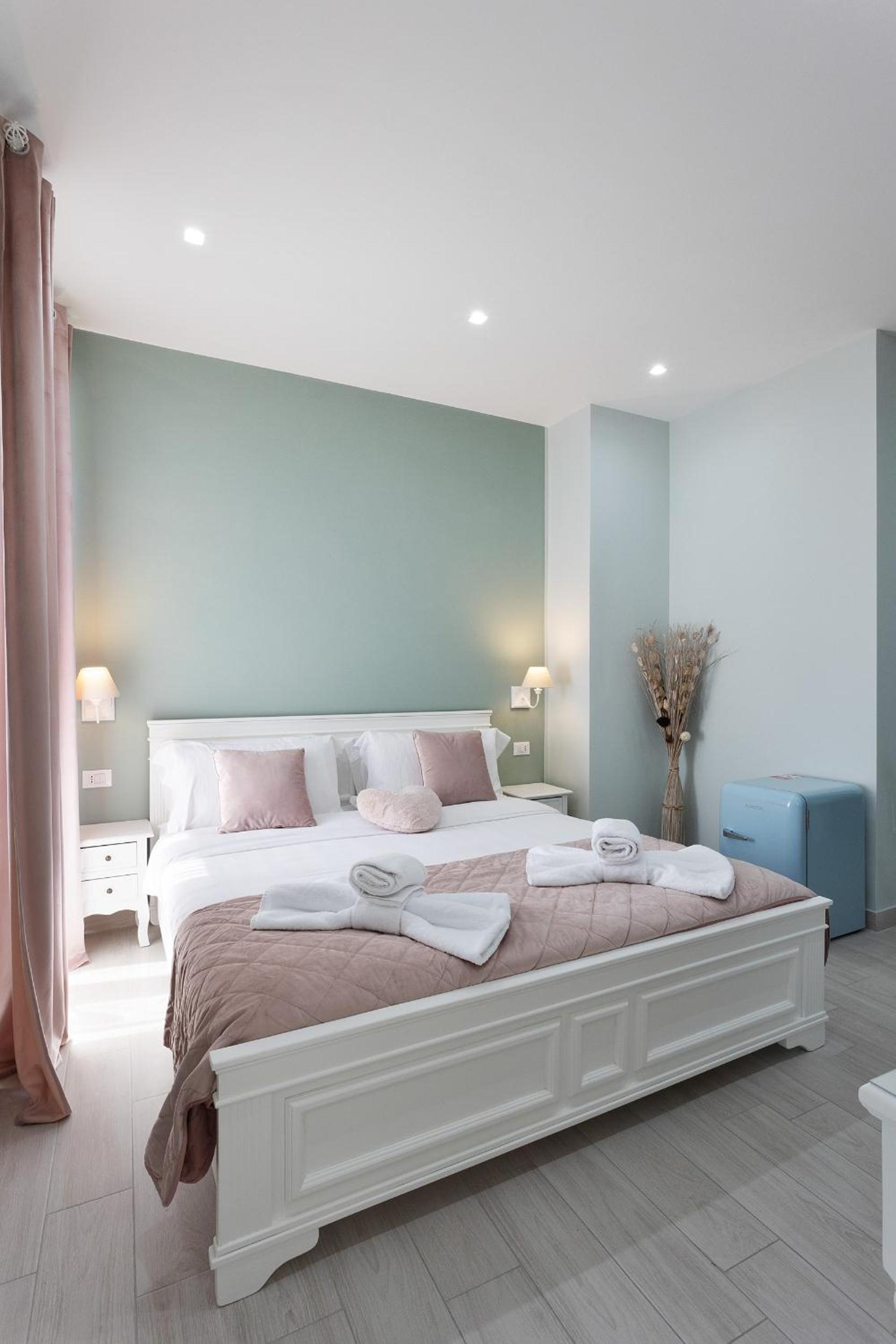 Deluxe King Room photo 2