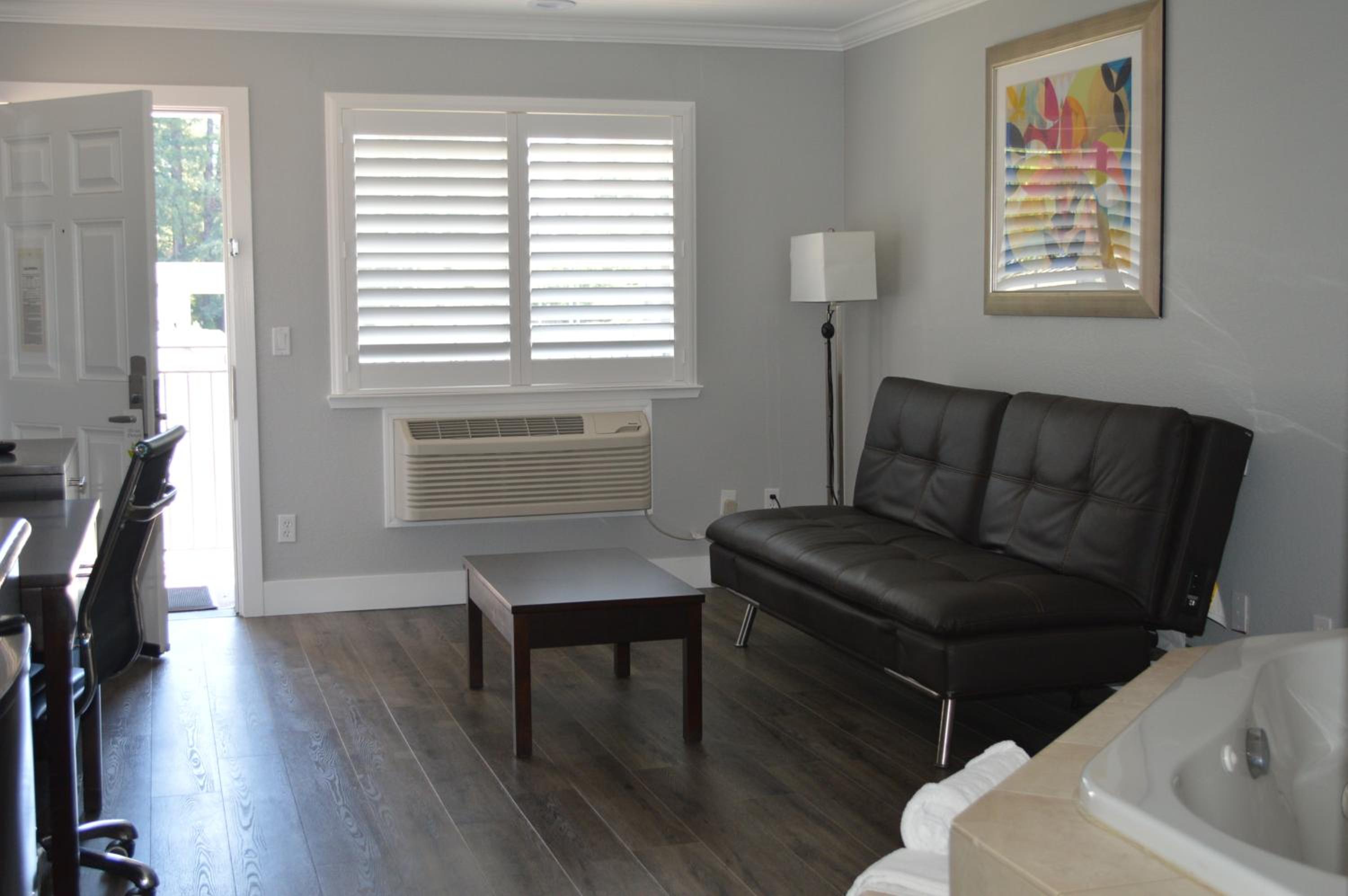 King Suite - Photo 13