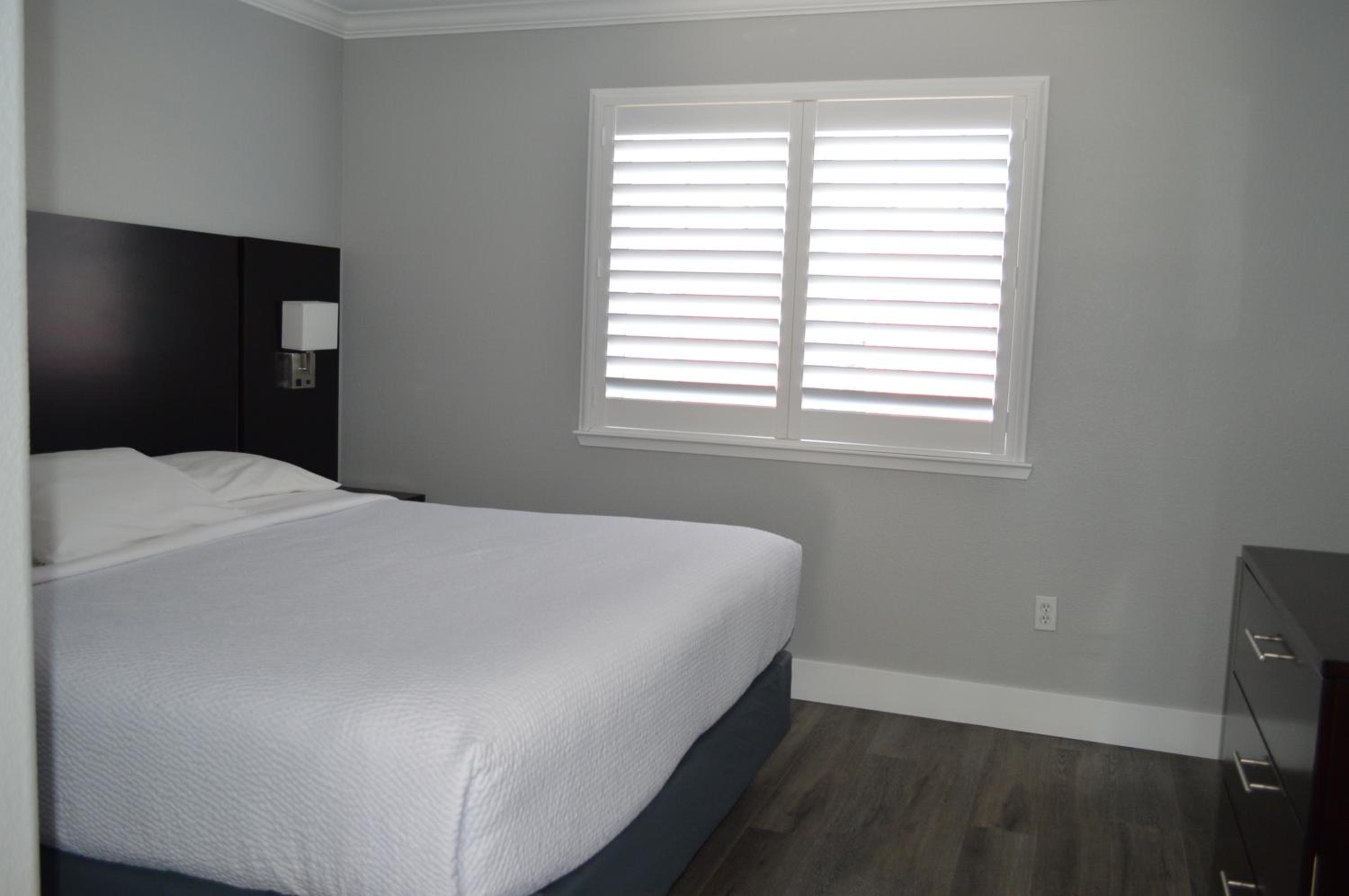King Suite - Photo 18