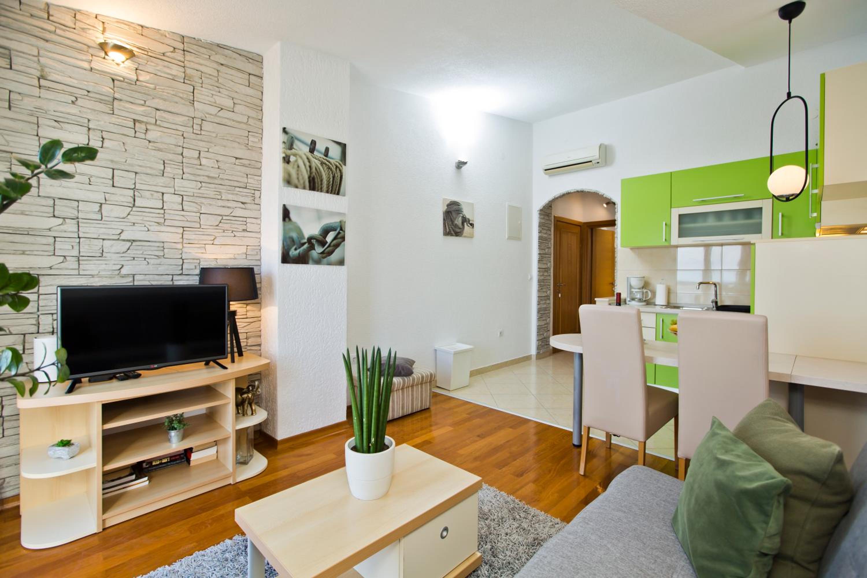 One-Bedroom Apartment photo 3