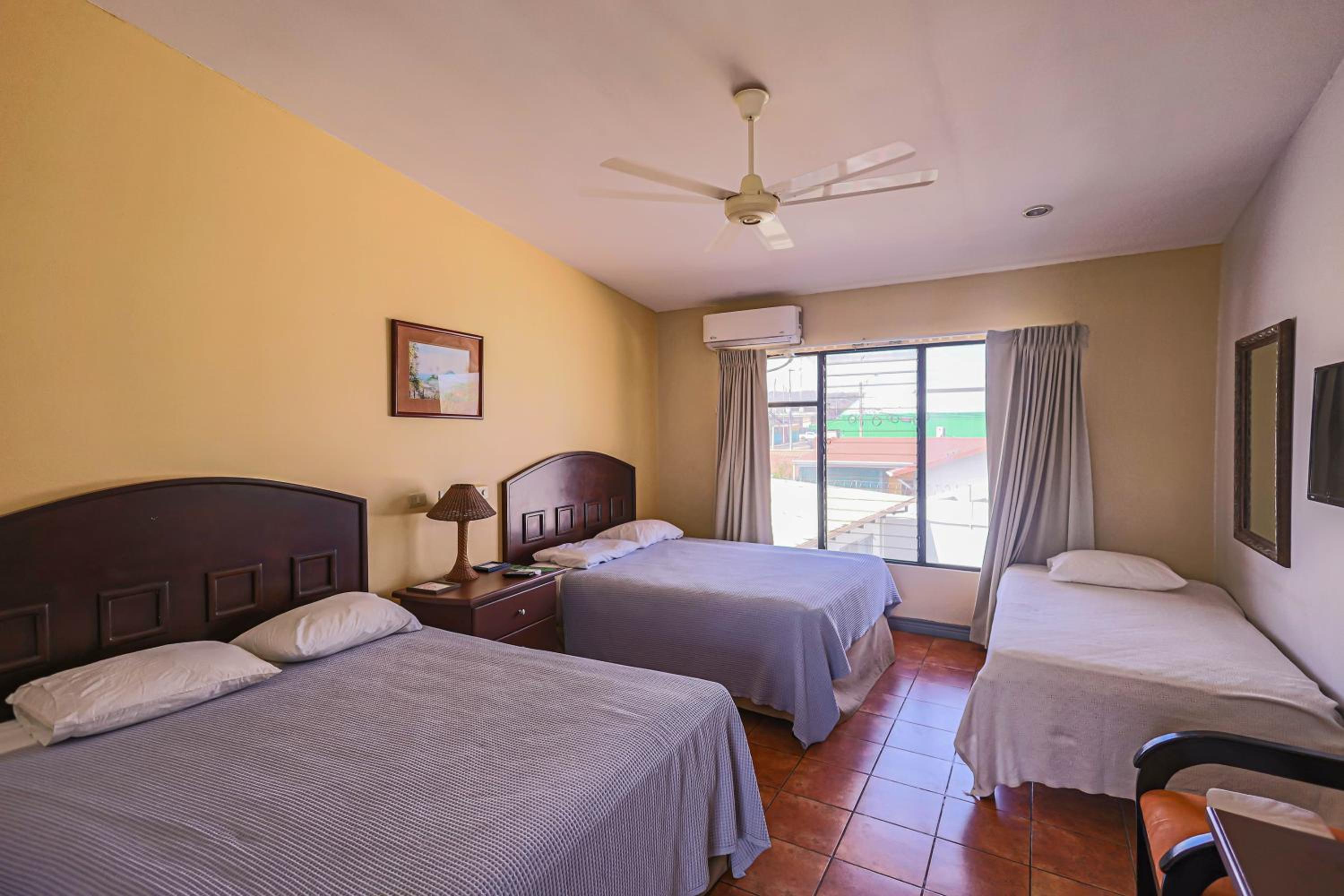 Basic Triple Room photo 2