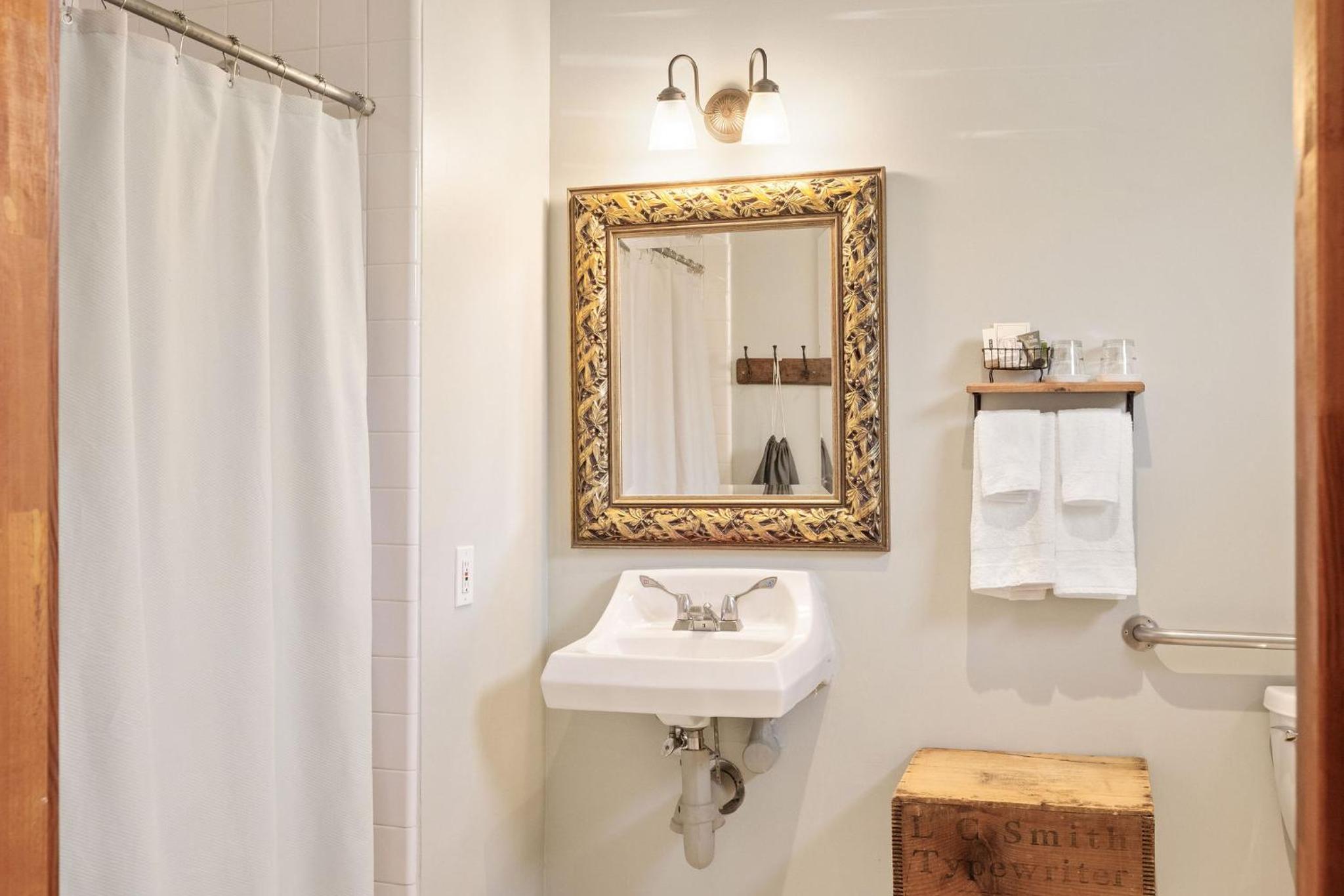 Standard Queen Room Accessible, Ensuite (Room 1) photo 2