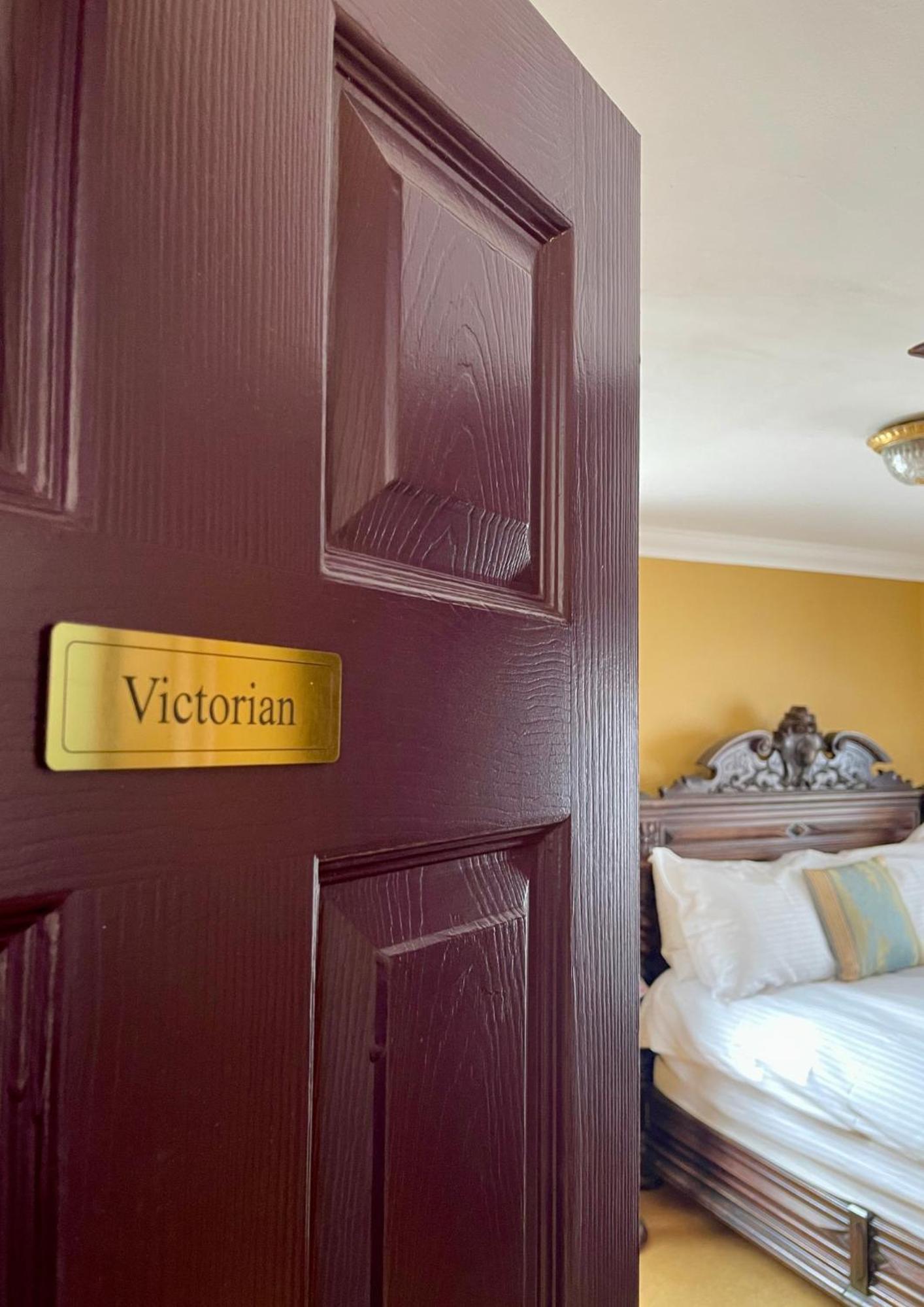 Deluxe Double Room with Bath - Photo 1