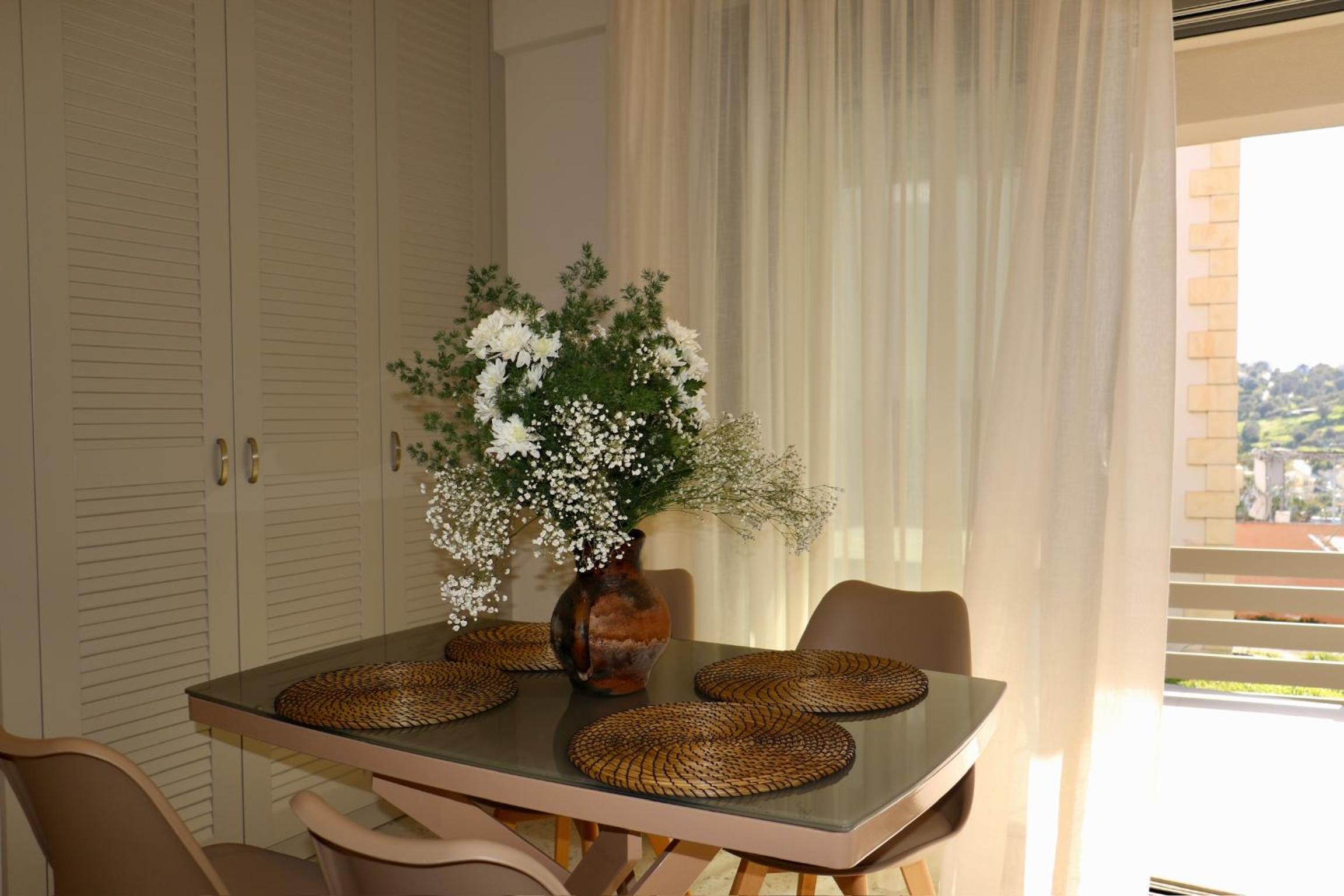 One-Bedroom Apartment photo 2