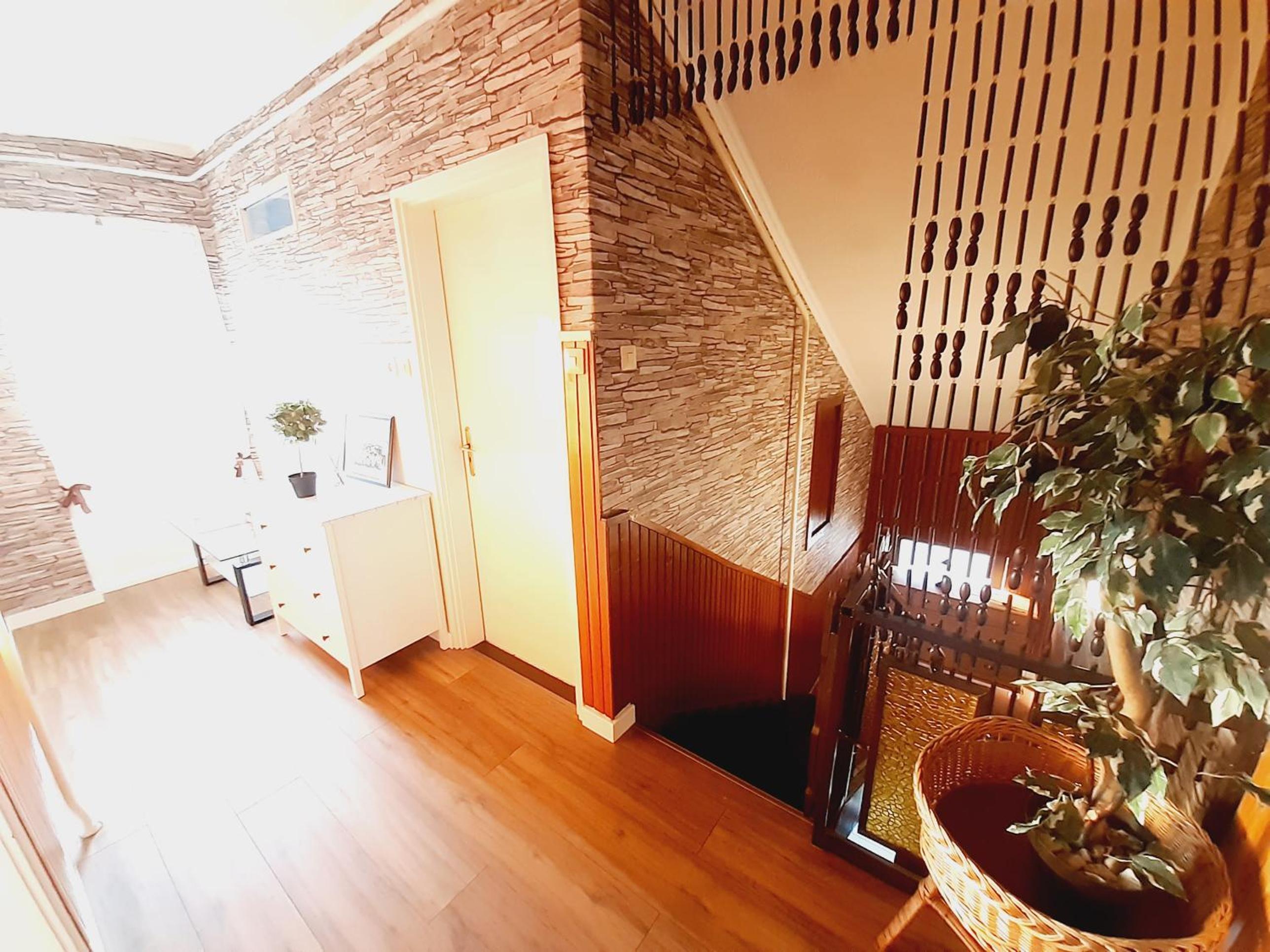 Five-Bedroom House photo 2