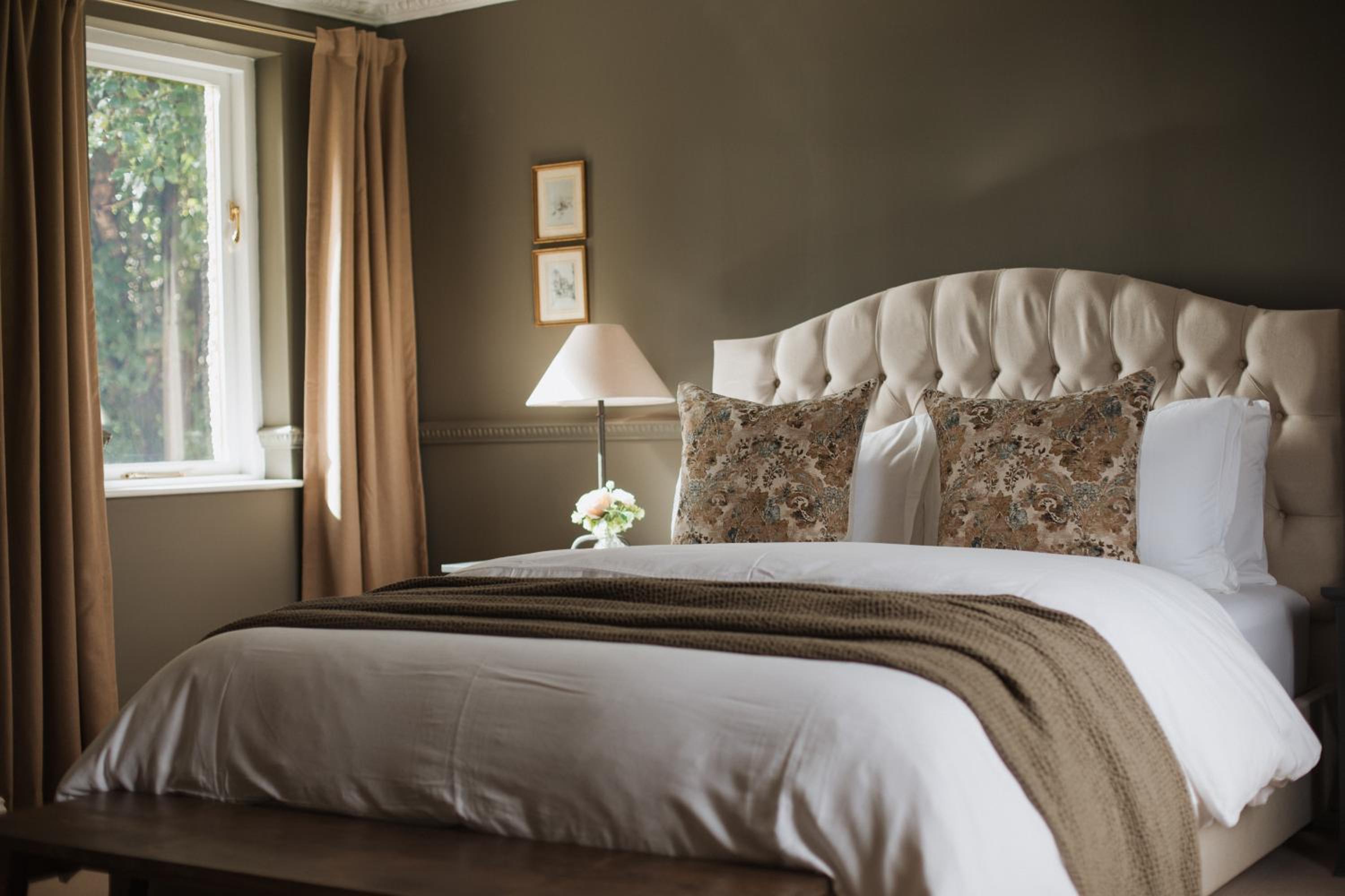 Deluxe King Room - Photo 5
