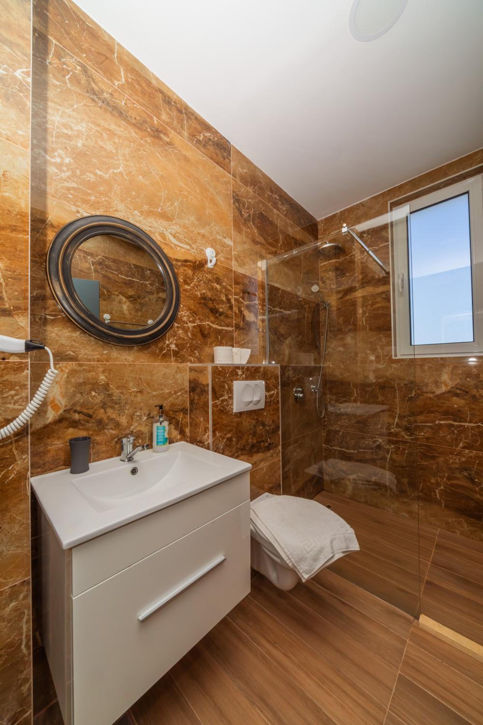Deluxe Double or Twin Room with Sea View - Photo 3