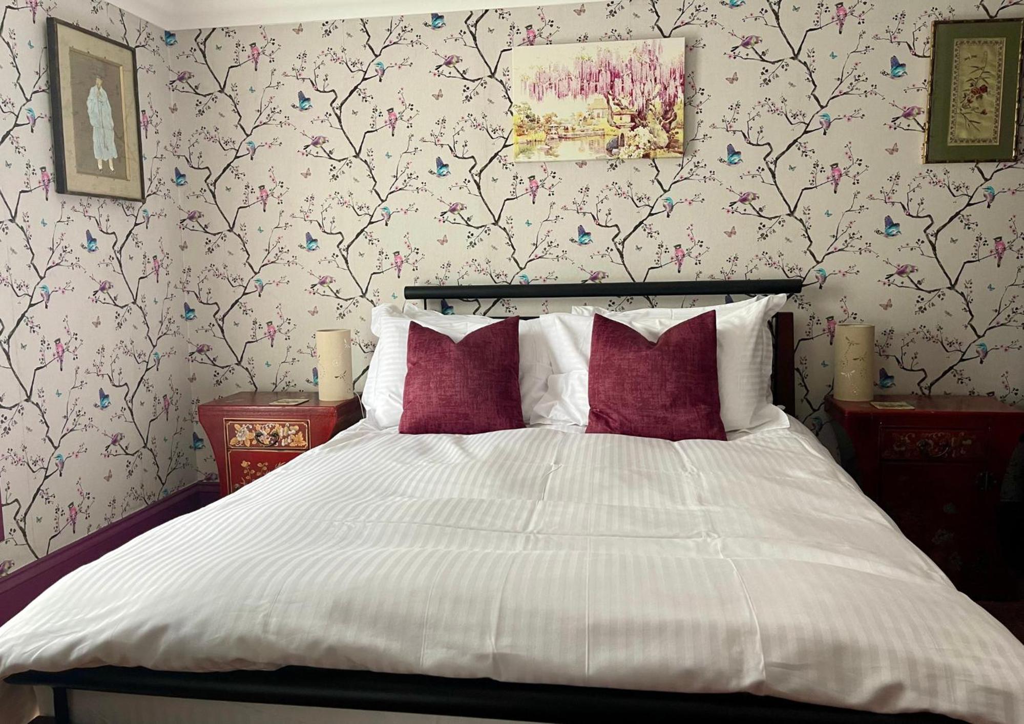 Standard Double Room - Photo 9