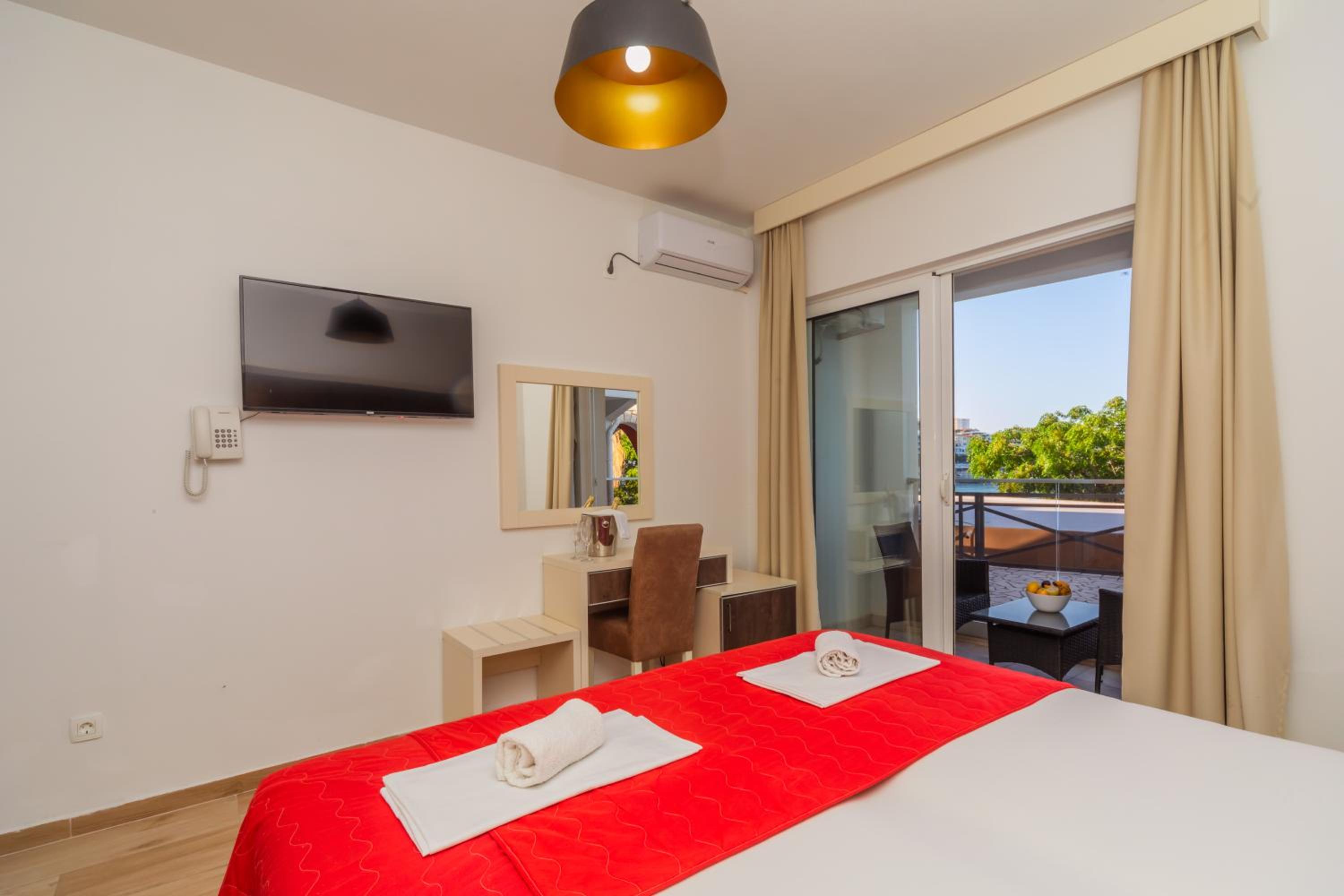 Deluxe Double or Twin Room with Sea View - Photo 2