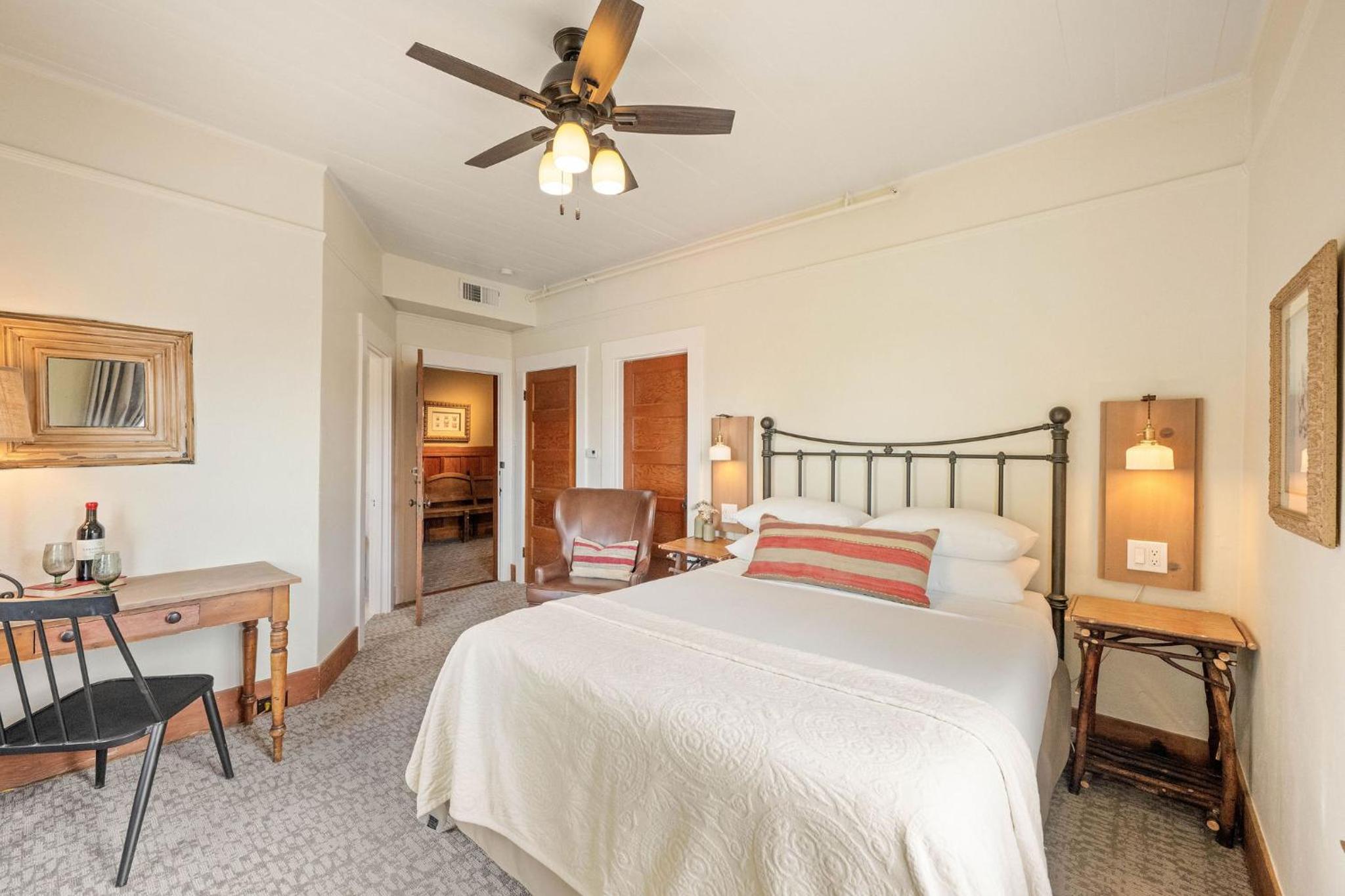 Standard Queen Room, Ensuite (Room 24) photo 3