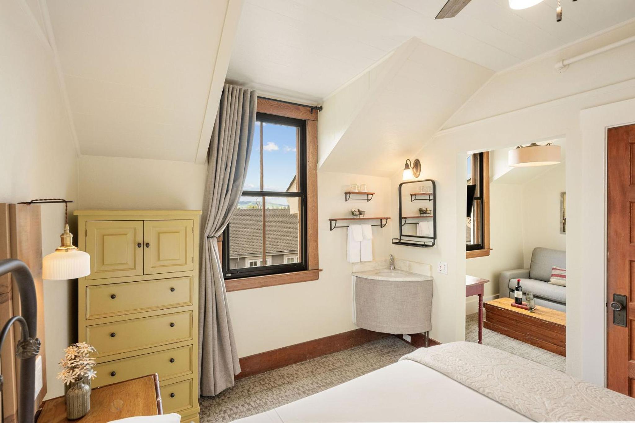Superior Queen Room, Ensuite, Park View (Room 30) photo 2
