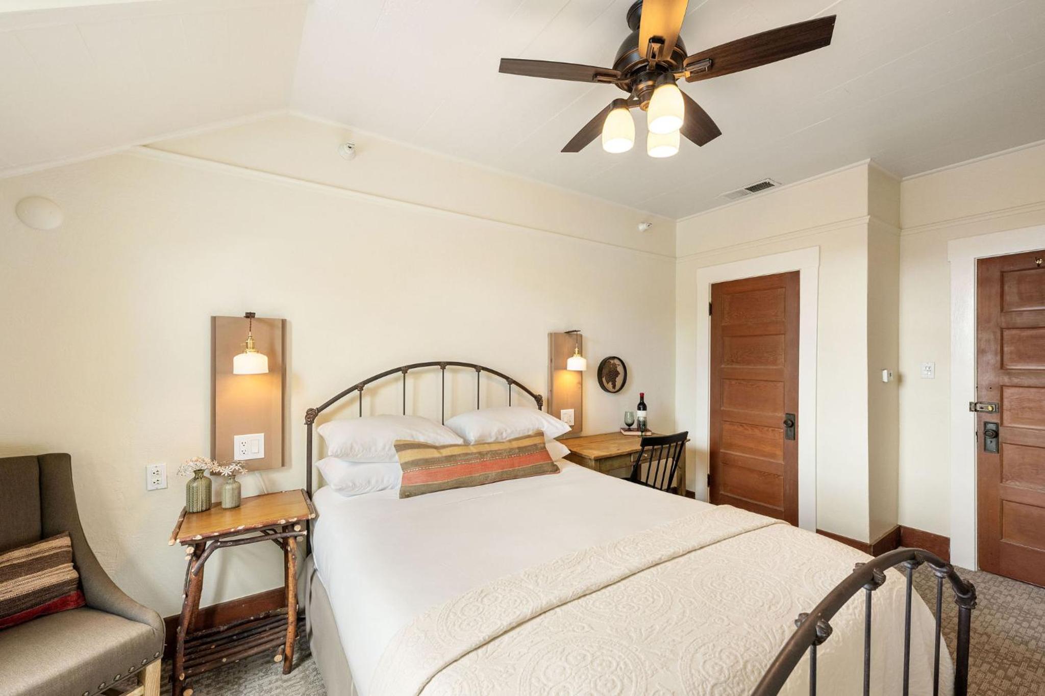 Standard Queen Room, Ensuite, Park View (Room 31) photo 2