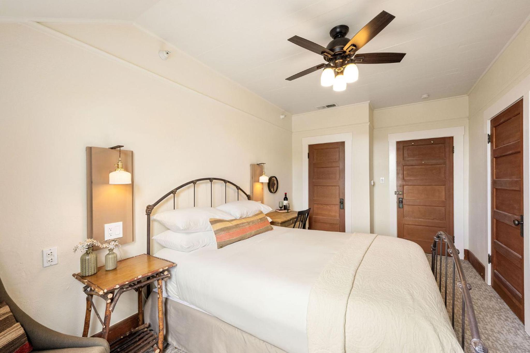 Standard Queen Room, Ensuite, Park View (Room 31) photo 3