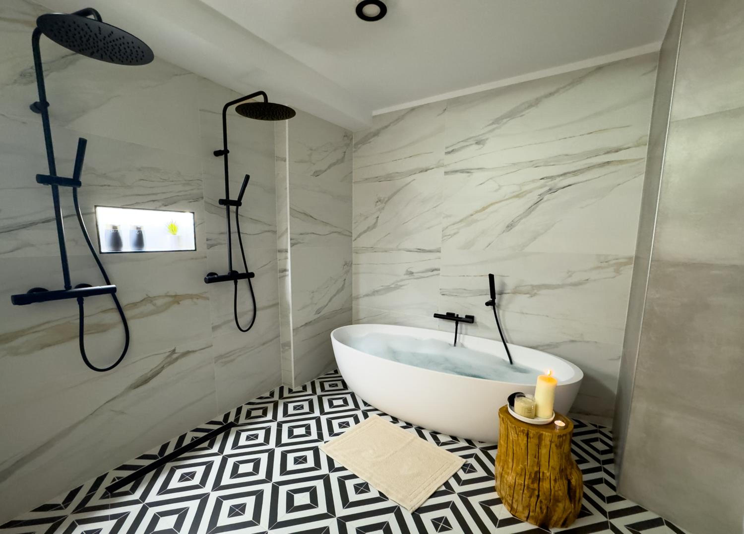 Deluxe Double Room with Bath photo 3
