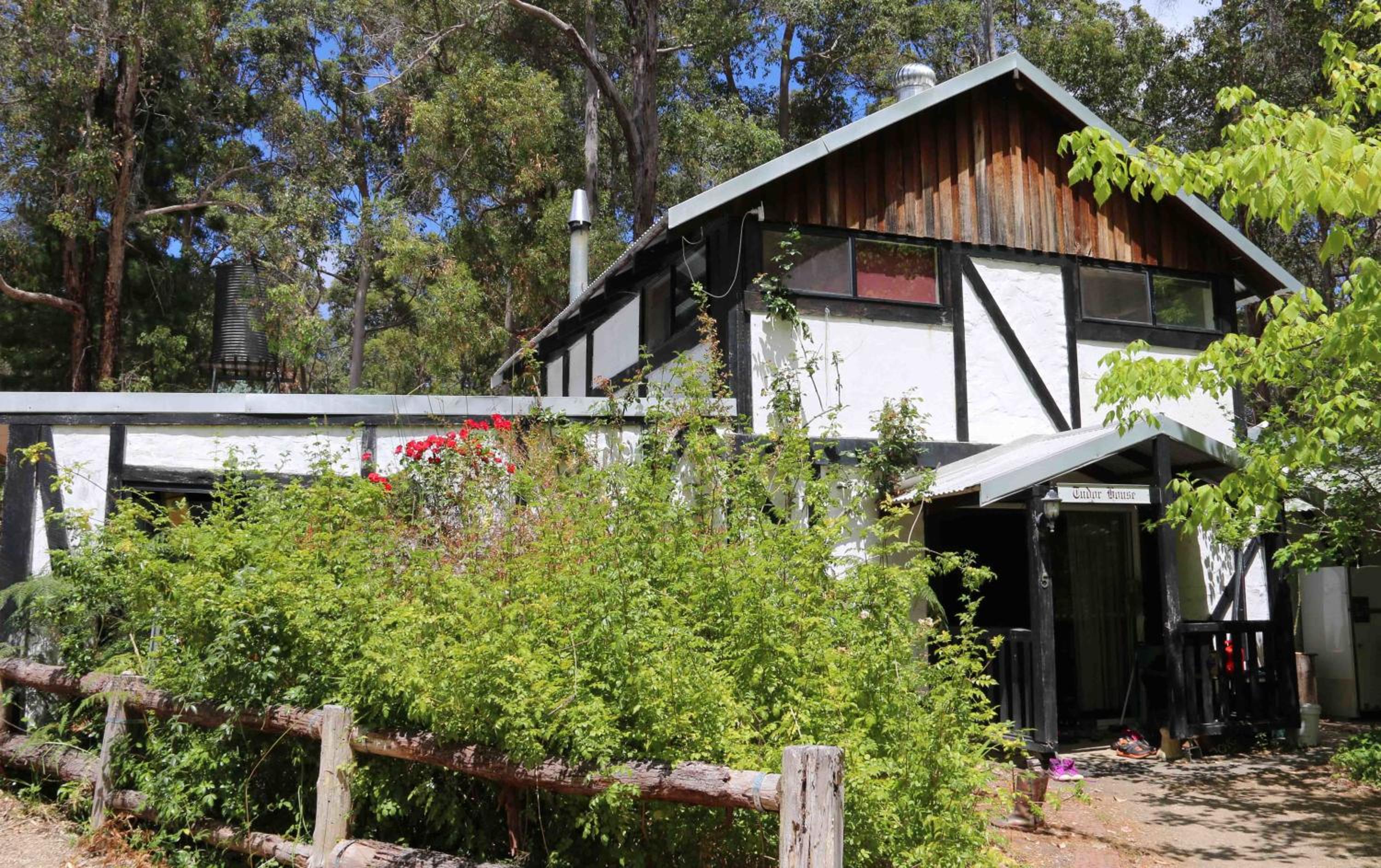 Two-Bedroom Chalet - Tudor House photo 2