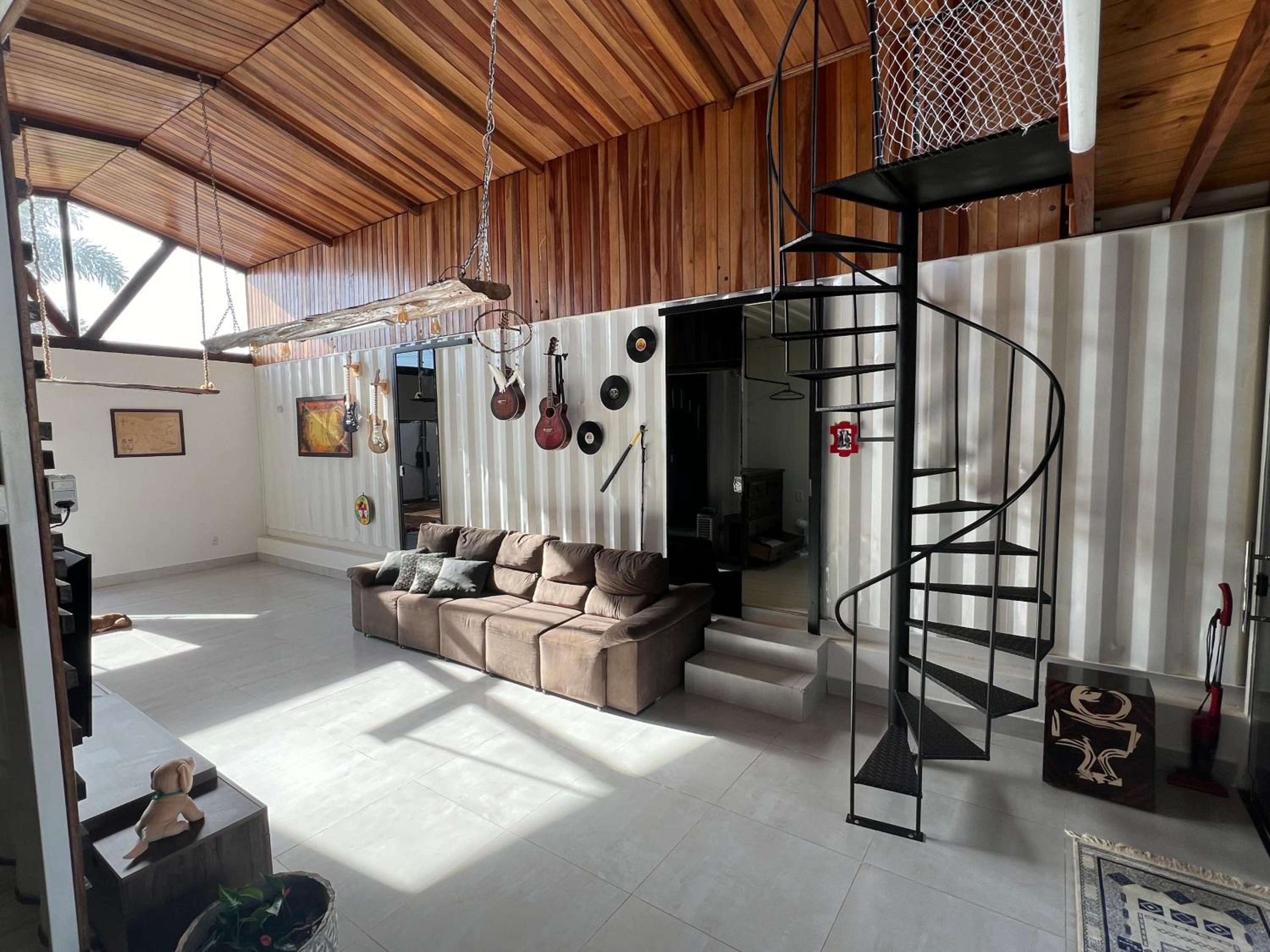 Four-Bedroom House photo 3