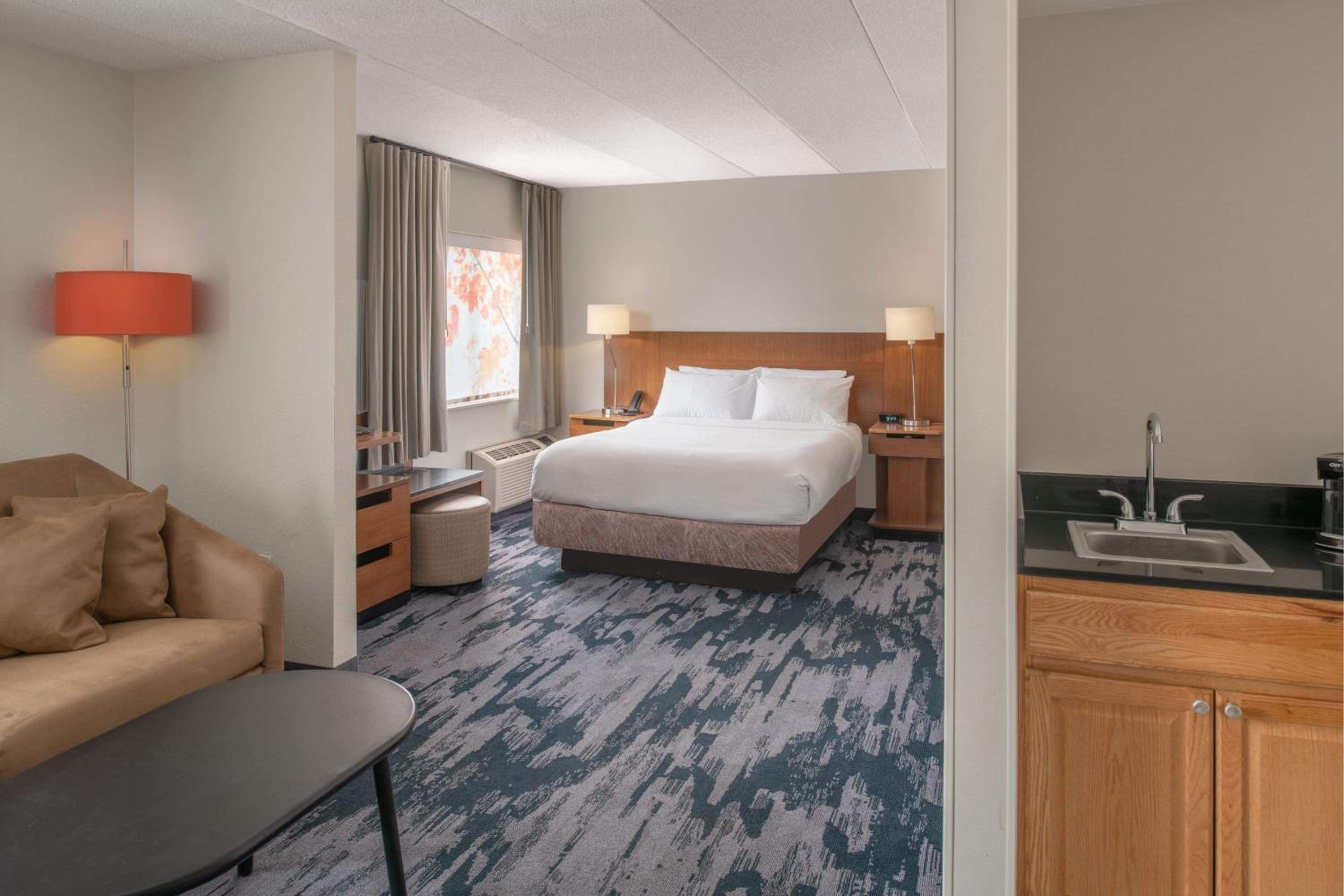 Queen Suite with Bathtub - Mobility Access - Photo 2