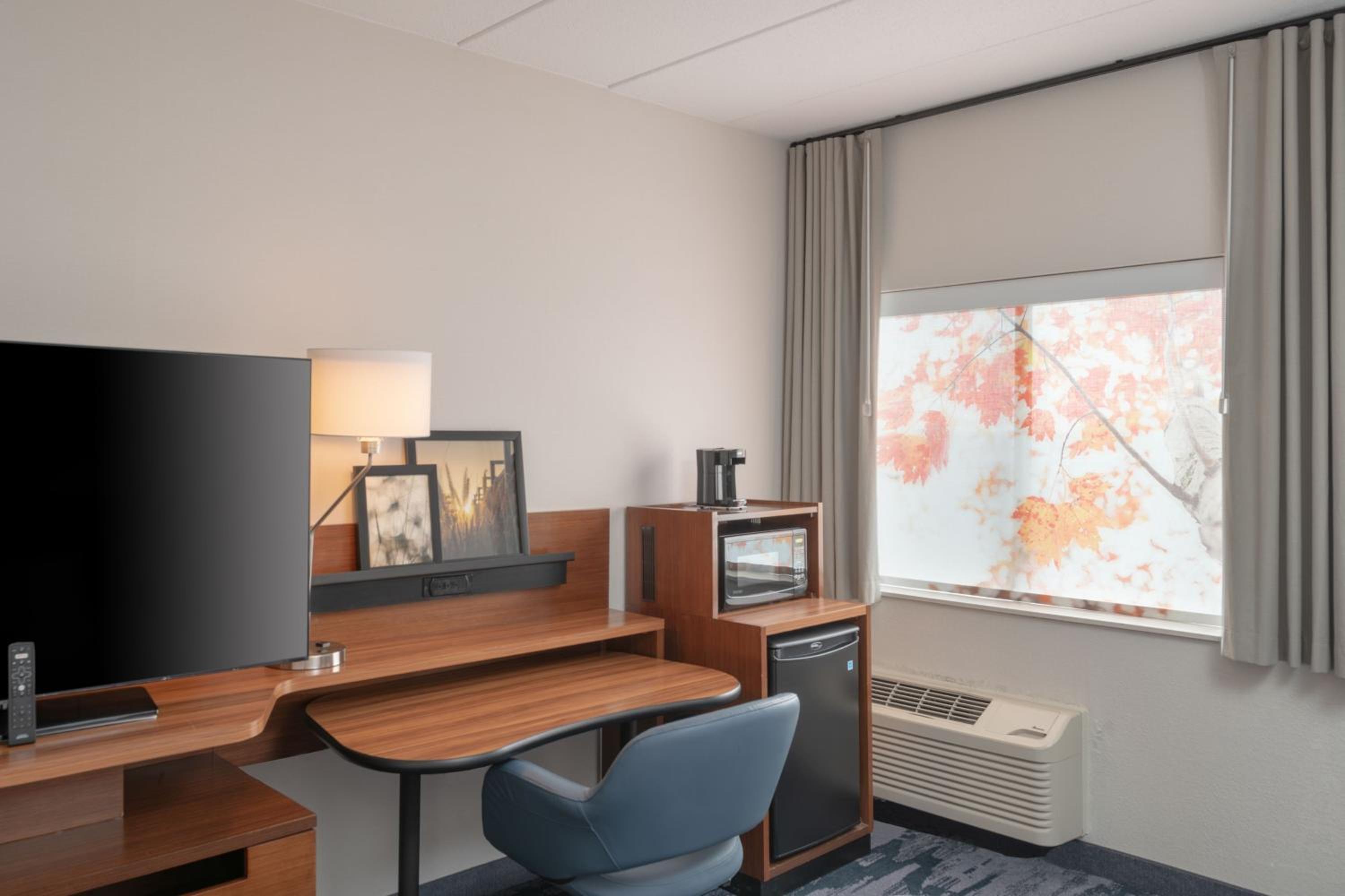 Queen Room - Hearing Accessible - Photo 2