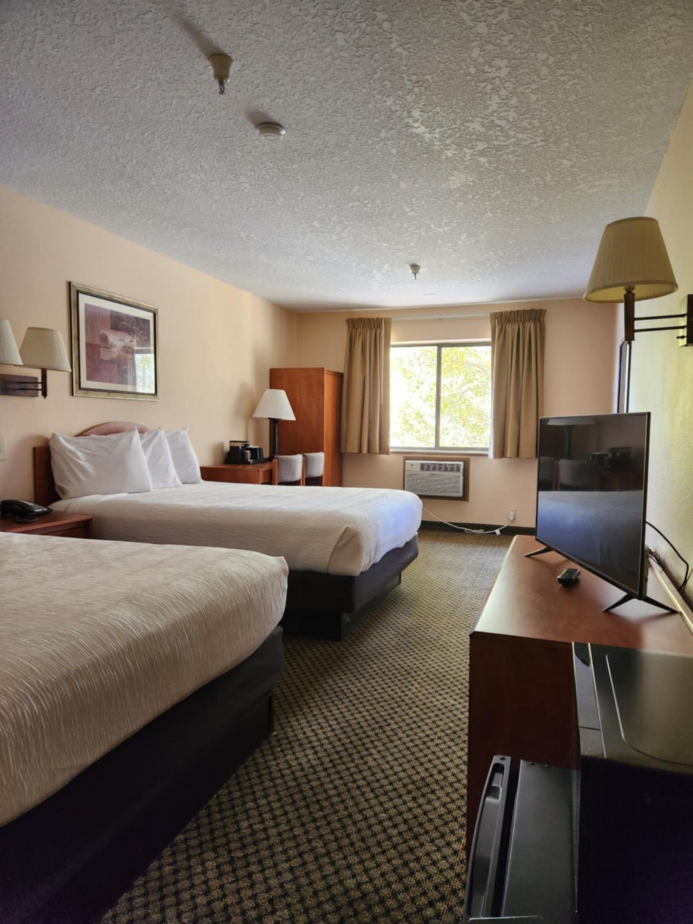 Standard Double Queen Room - Photo 3