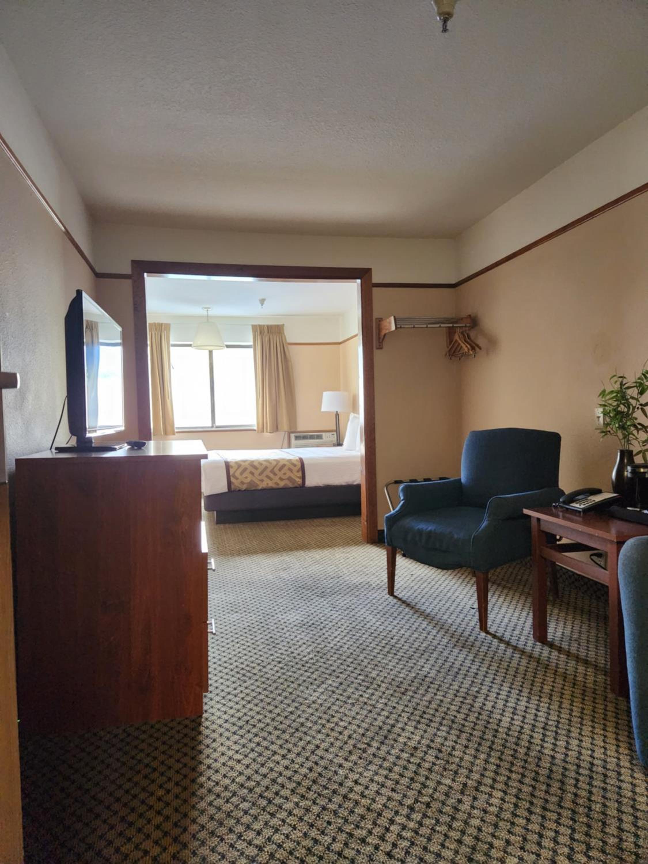 Deluxe Queen Room - Photo 5