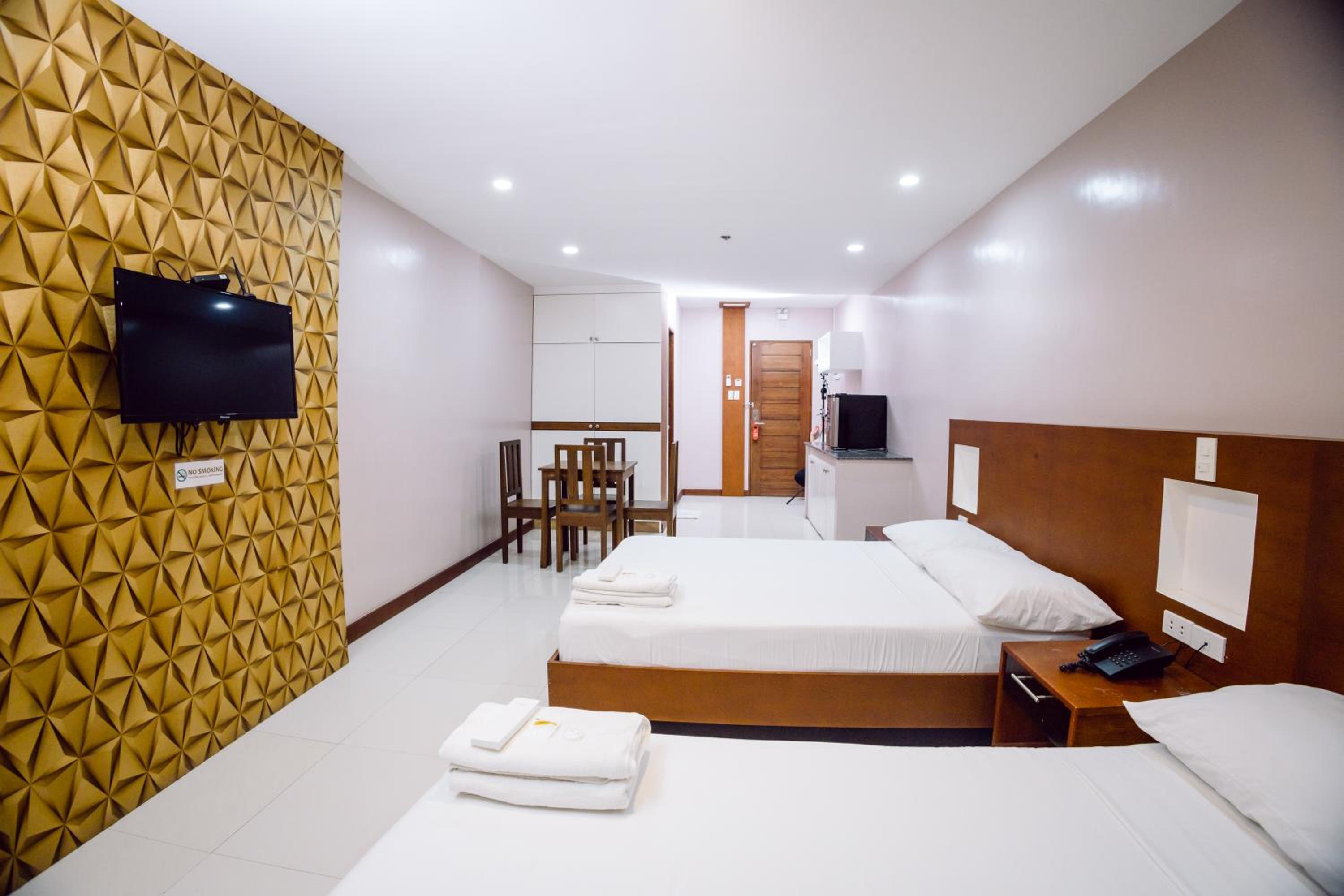 Family Room - Photo 2