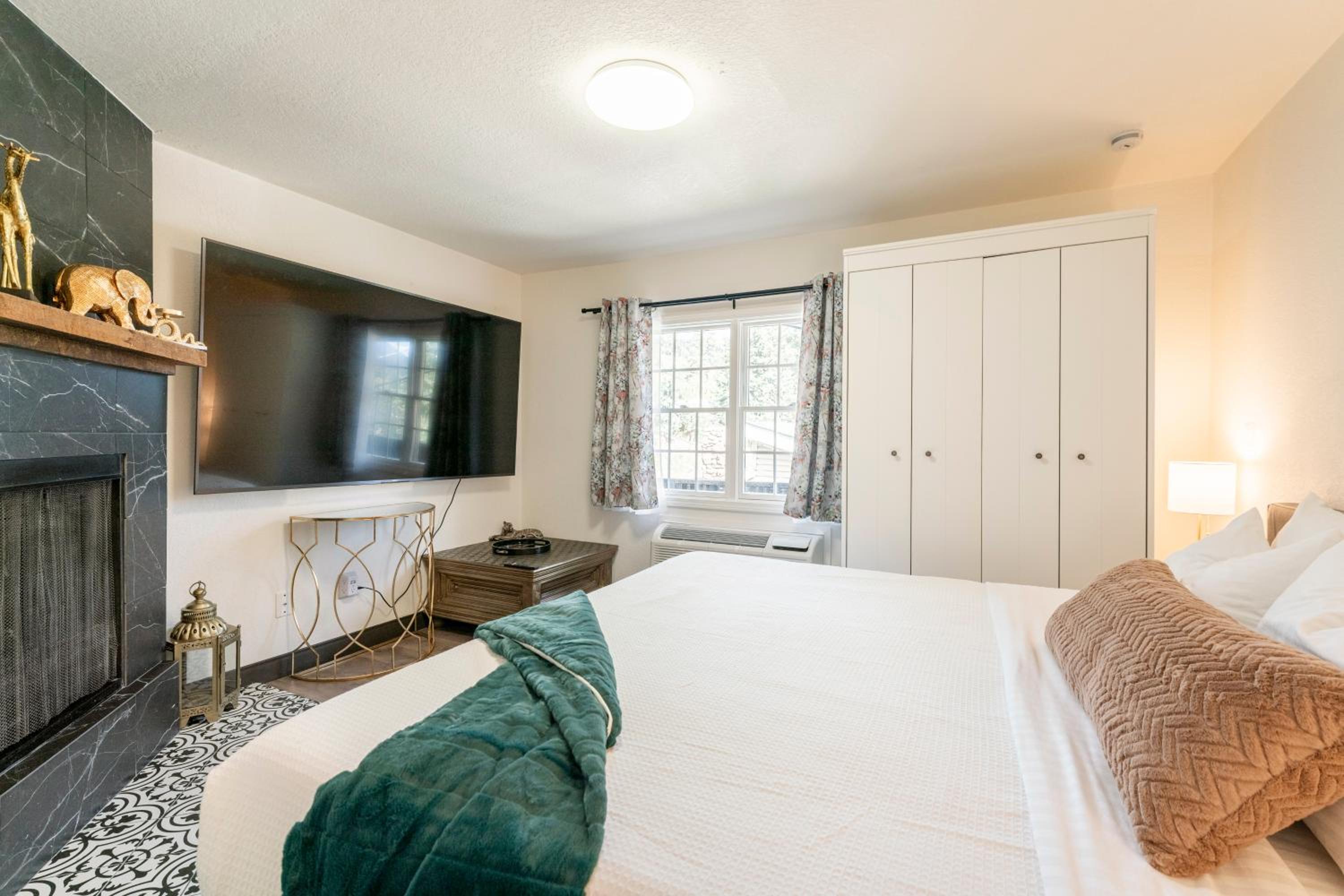 Two-Bedroom House photo 3