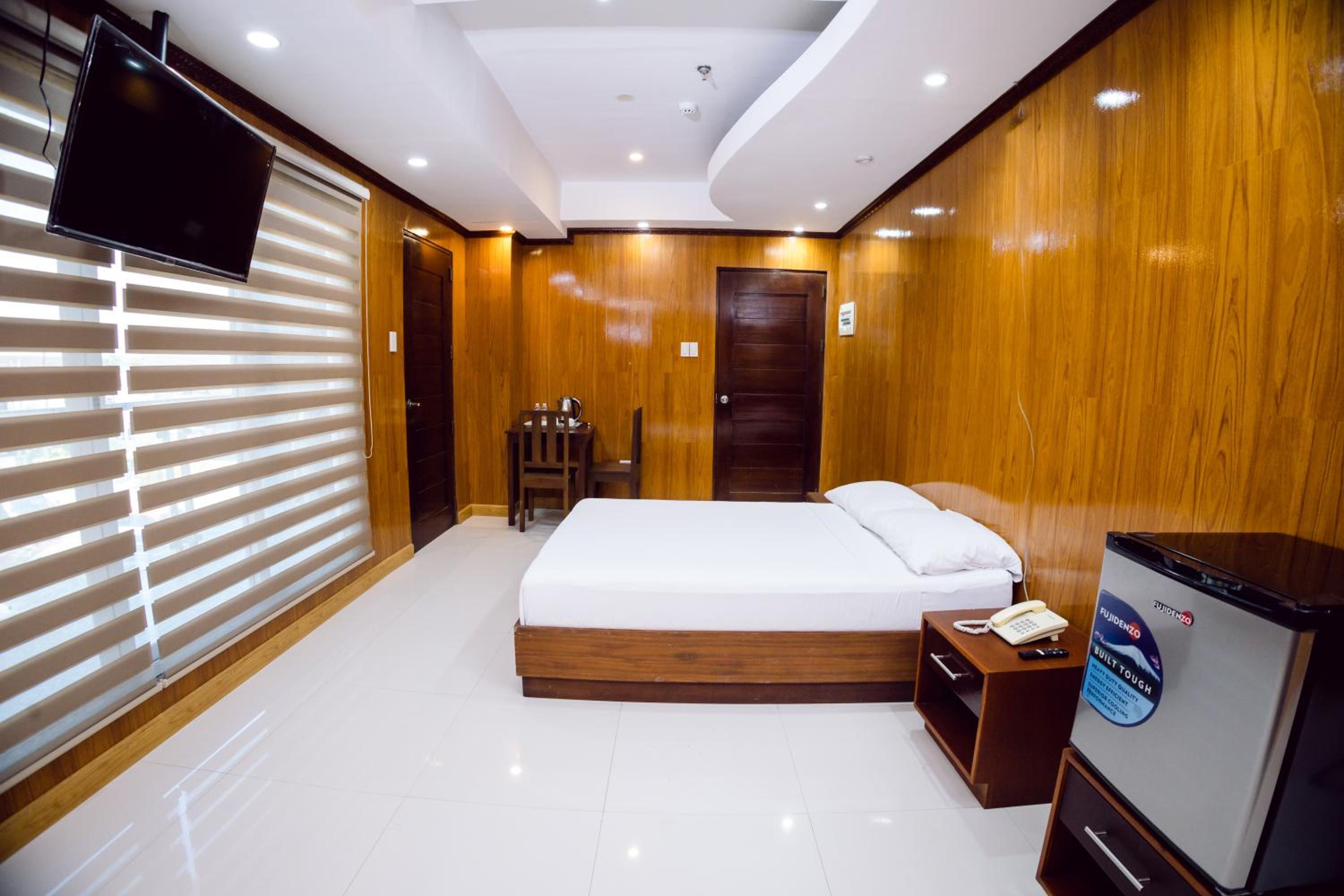 Deluxe Room - Photo 5