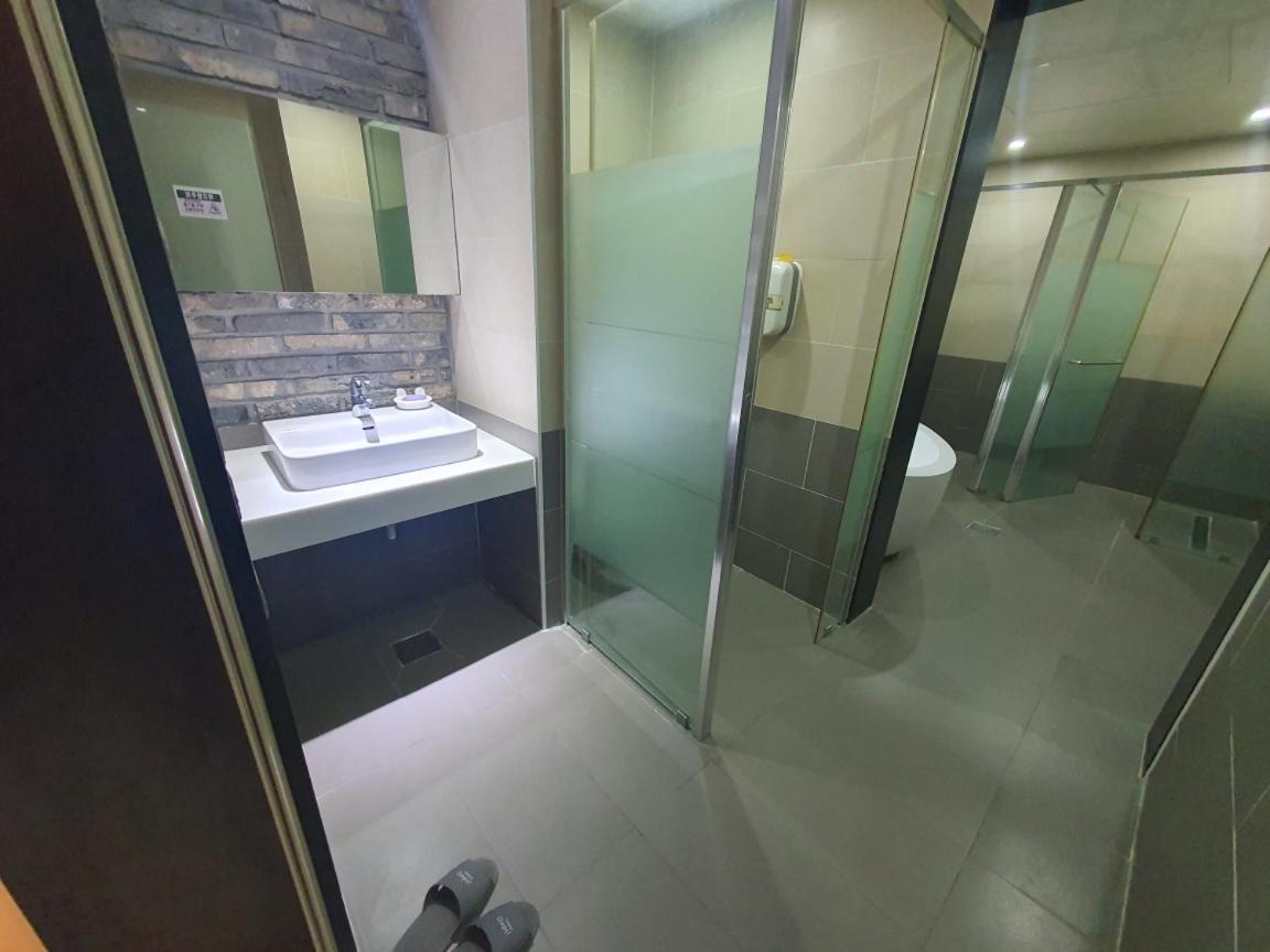 Deluxe King Room - Photo 5