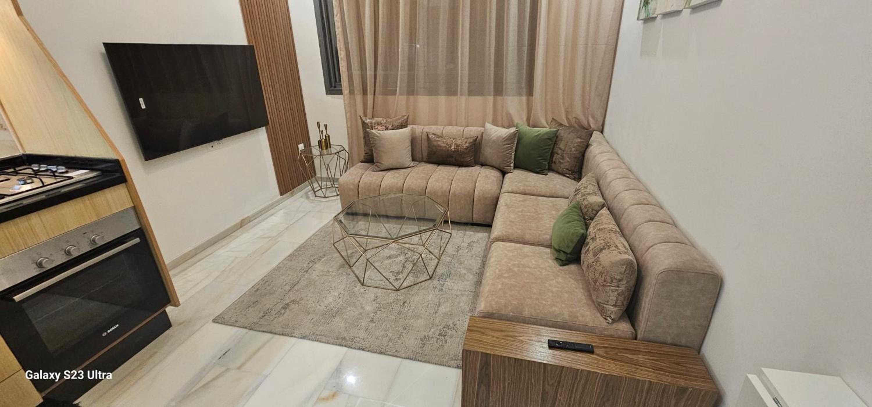 One-Bedroom Apartment photo 1