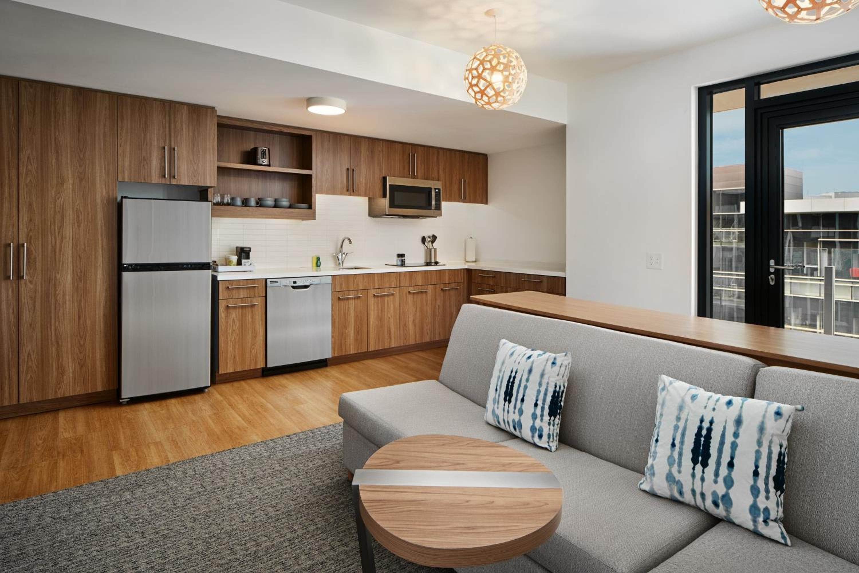 Executive king suite with sofa bed, city view  and balcony - Photo 7