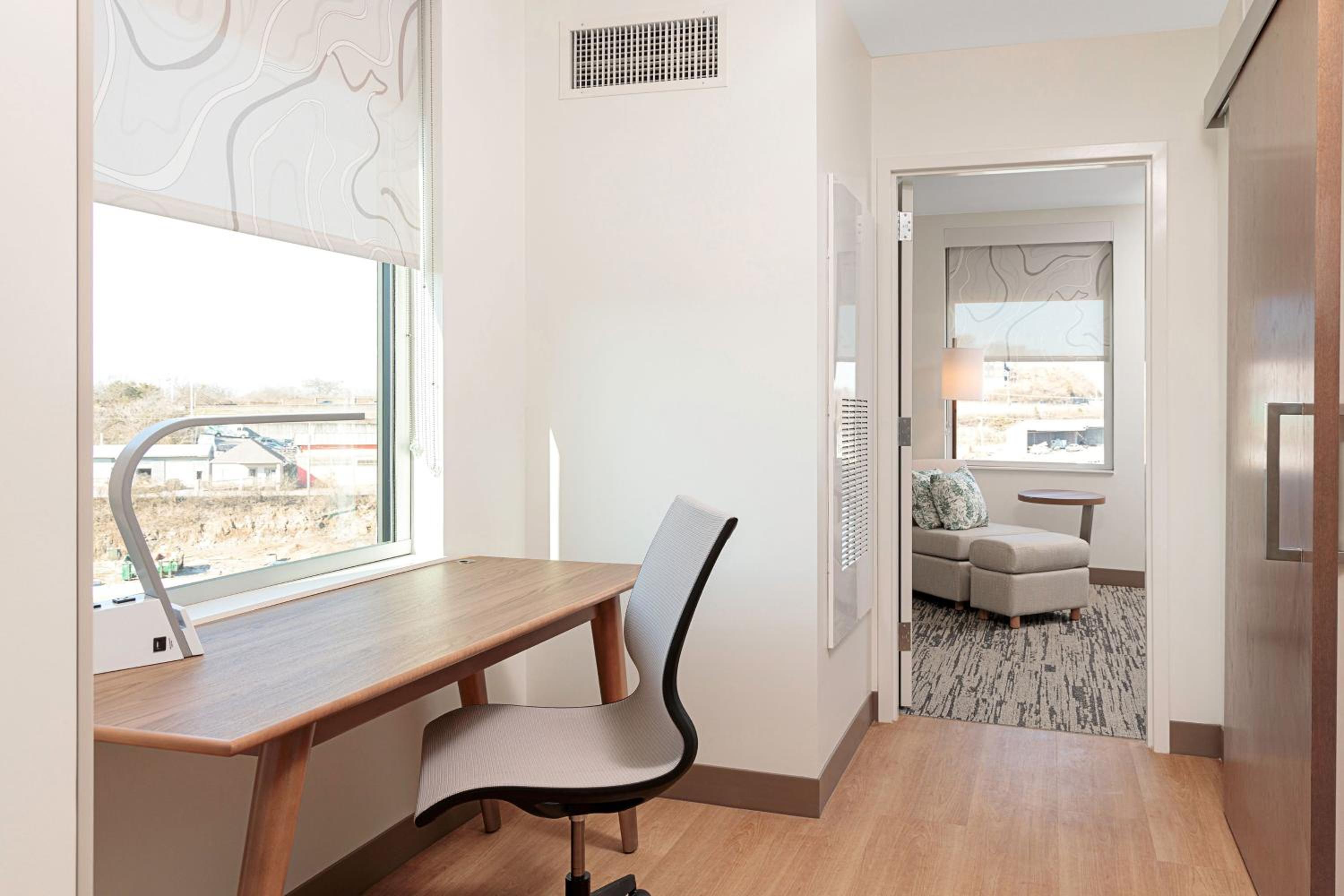 Executive king suite with sofa bed, city view  and balcony - Photo 10