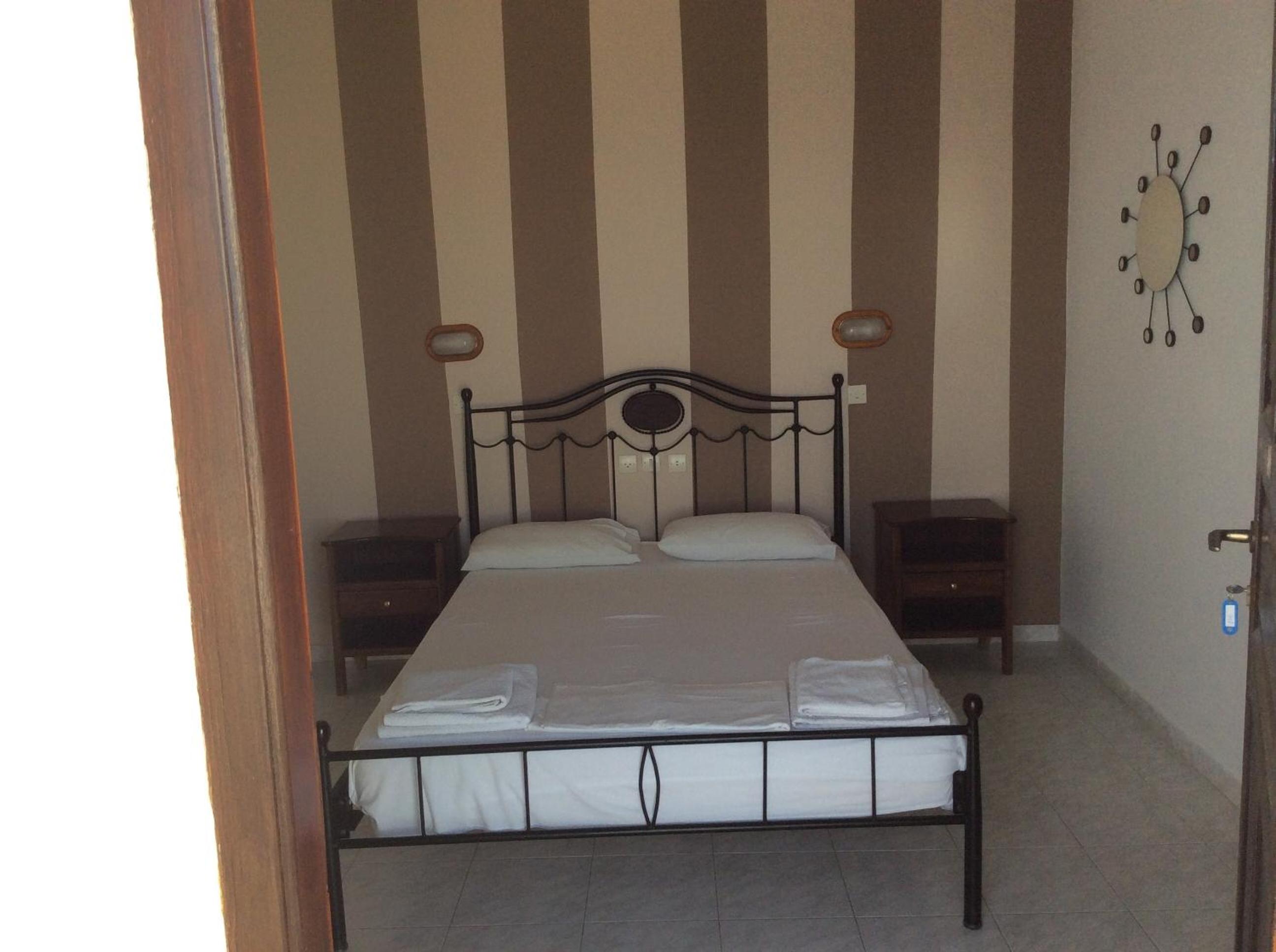 Double or Twin Room - Photo 8