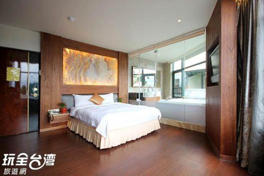 Superior Double Room with Lake View - Lower Floors photo 2