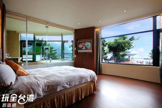 Superior Double Room with Lake View - Lower Floors photo 3