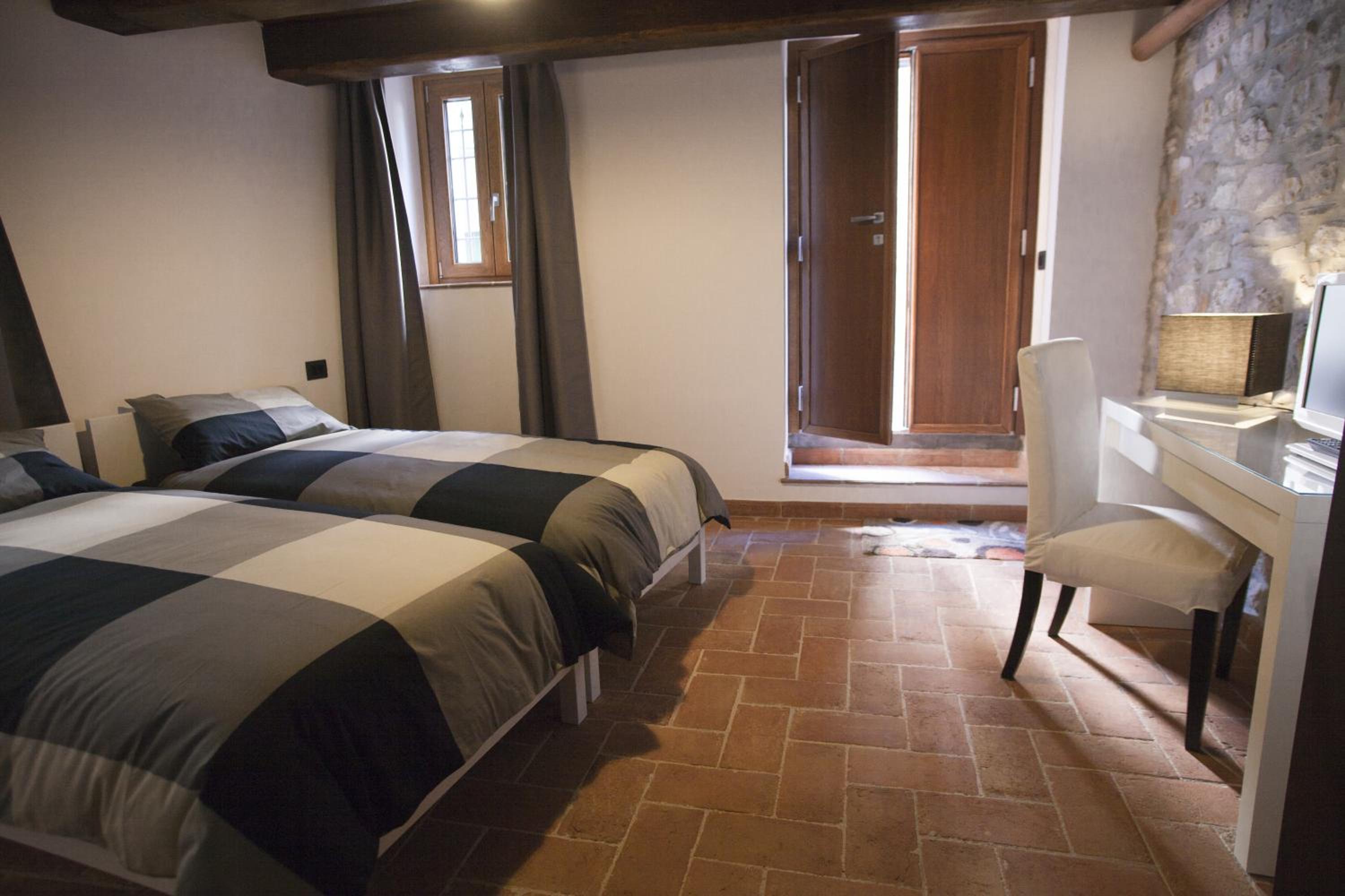 Twin Room with Private Bathroom photo 1