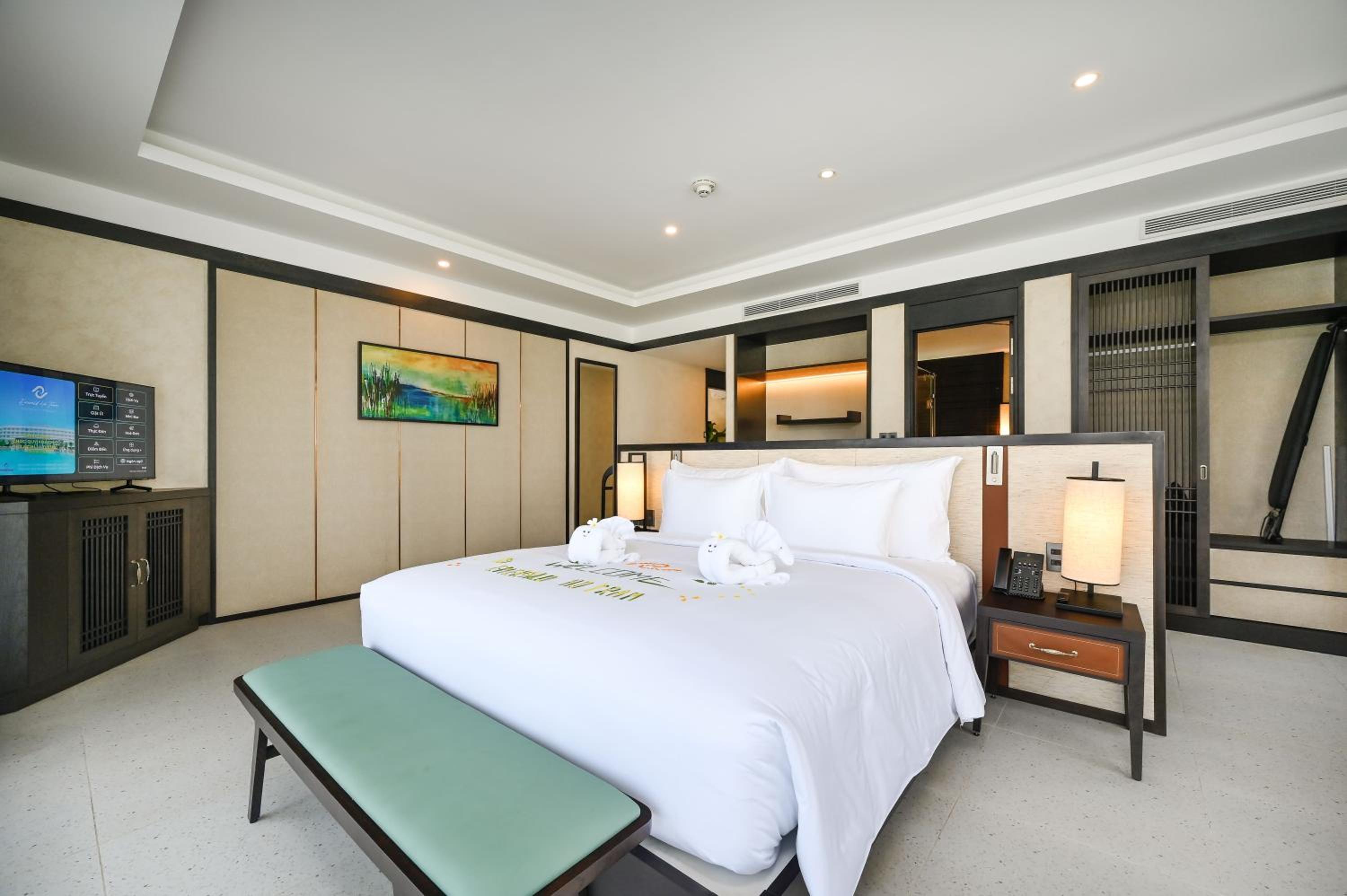 Three-Bedroom Villa - Photo 7