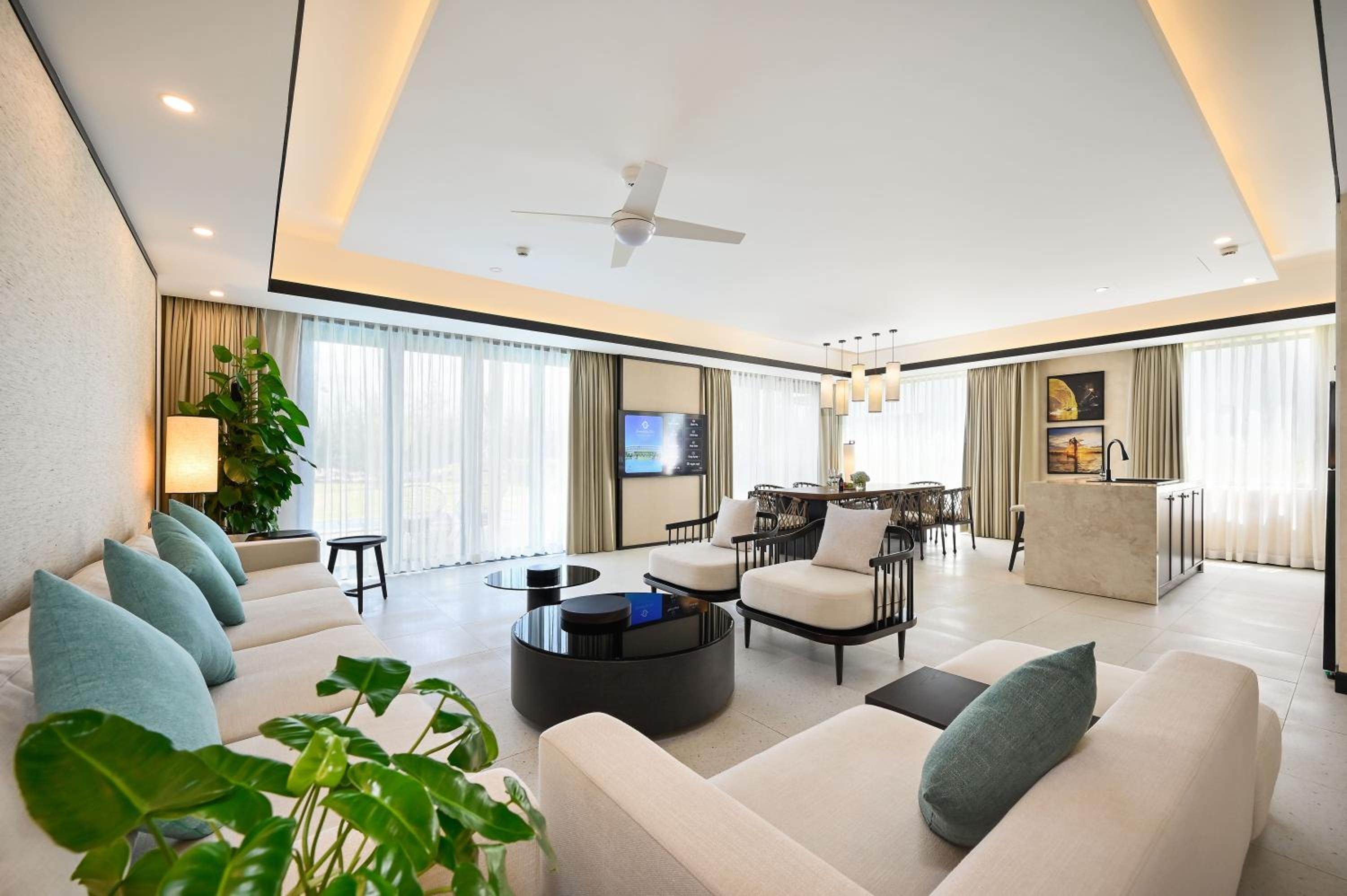 Three-Bedroom Villa - Photo 1