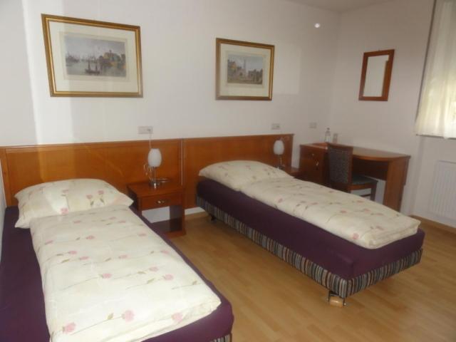 Double Room - Photo 6