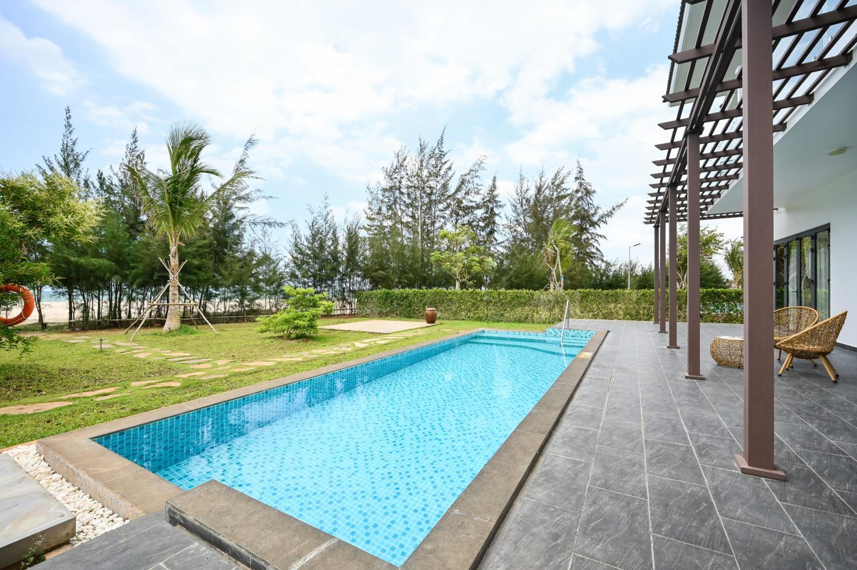 Three-Bedroom Villa - Photo 4