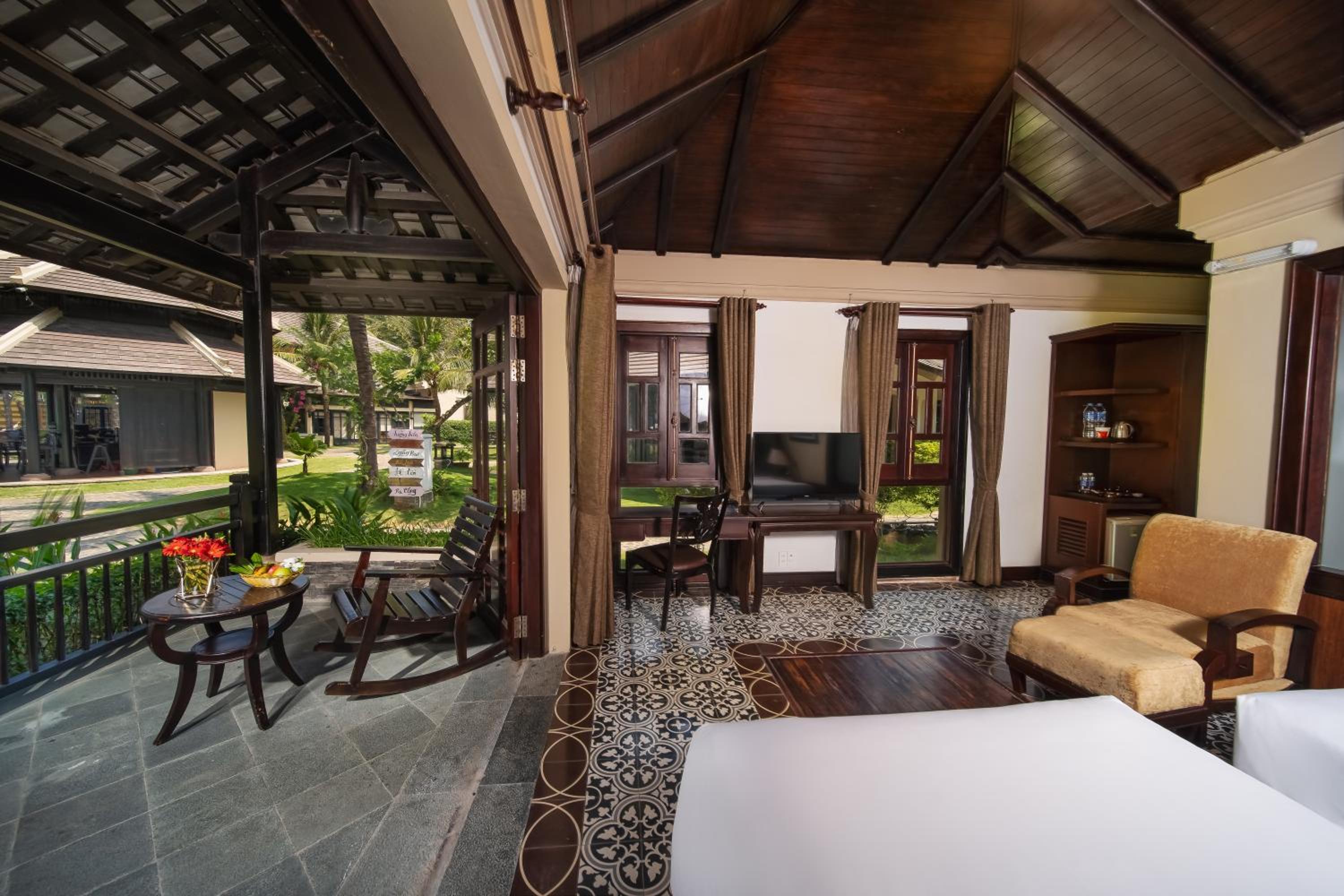 Bungalow with Garden View