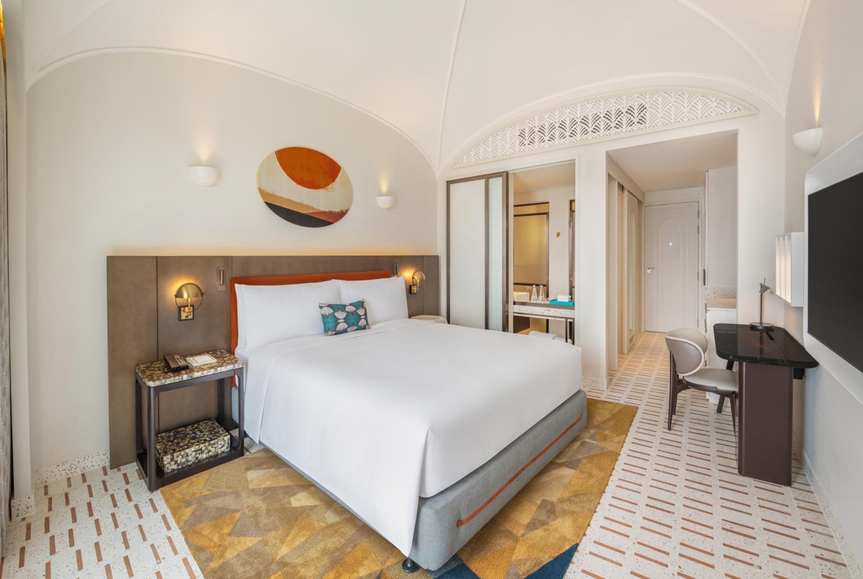 King Room with Balcony - Photo 1