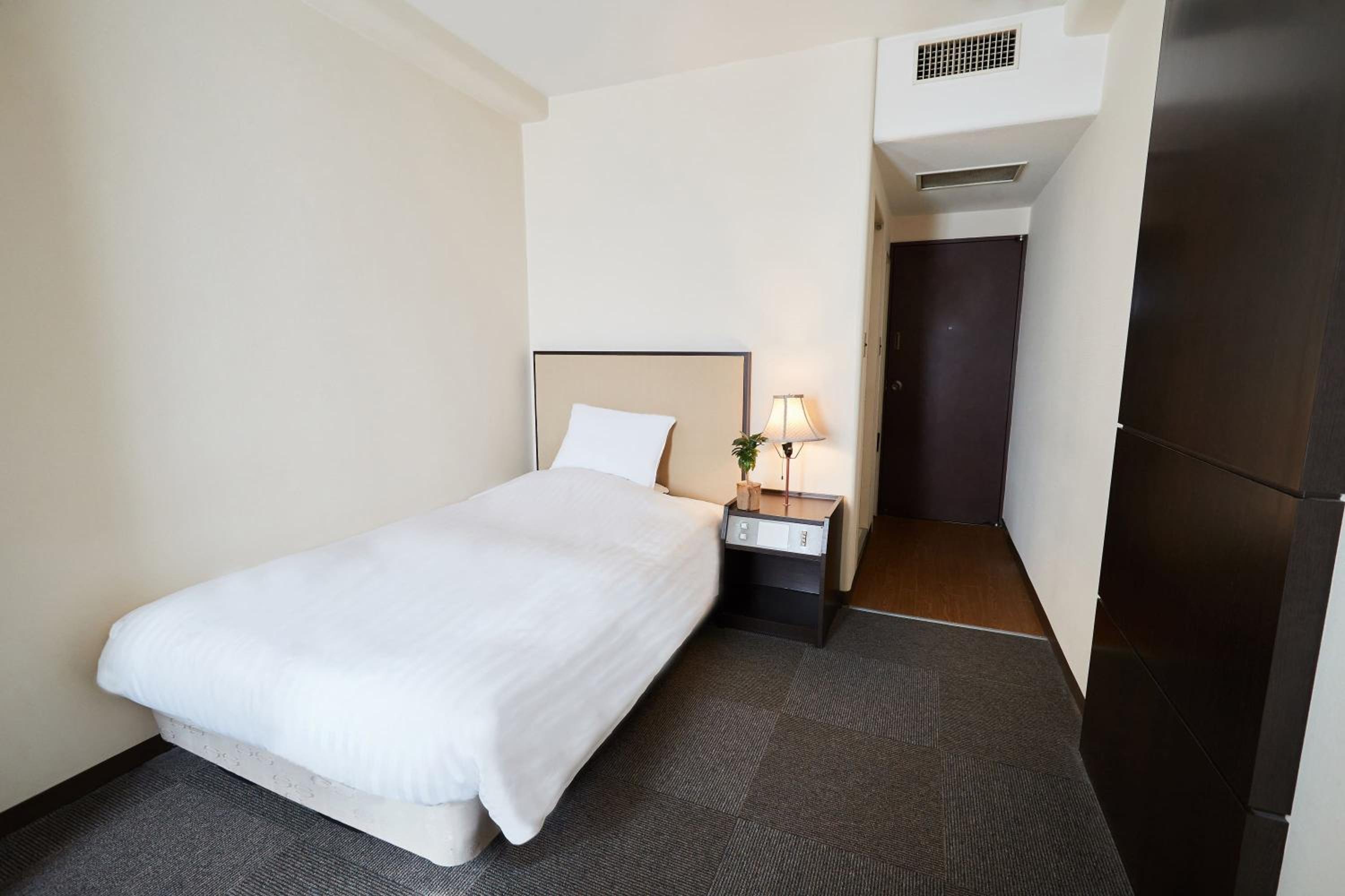 Single Room - Smoking photo 1