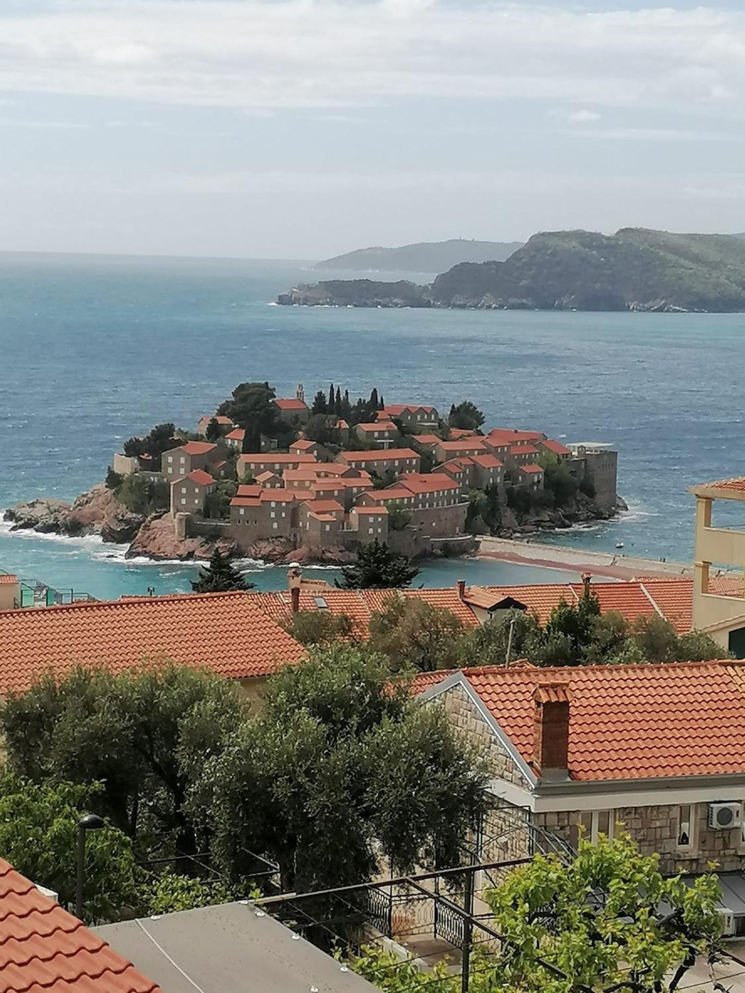 One-Bedroom Apartment with Sea View and Terrace photo 1