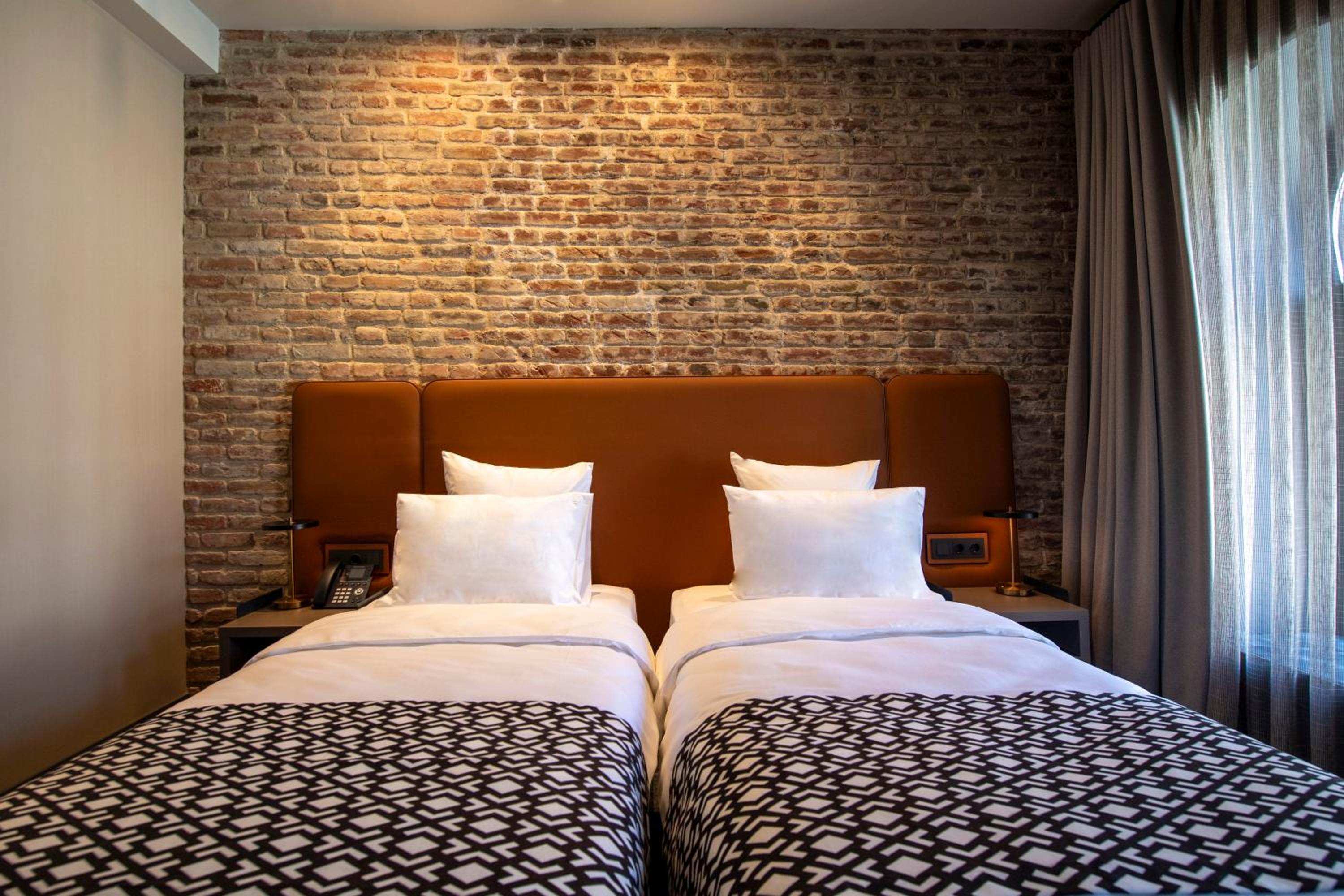Deluxe Double or Twin Room photo 3